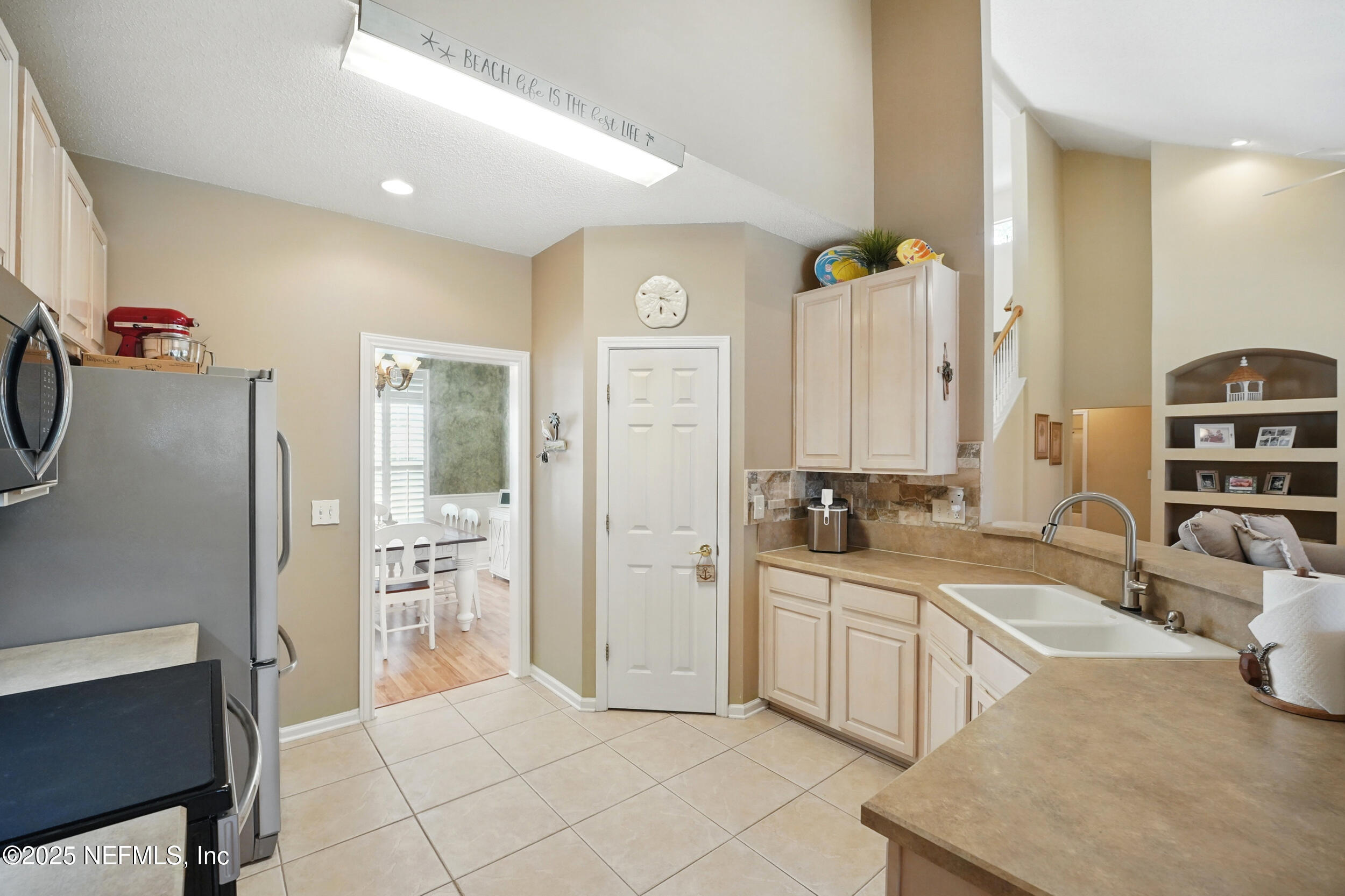 1077 WATERFALL Drive