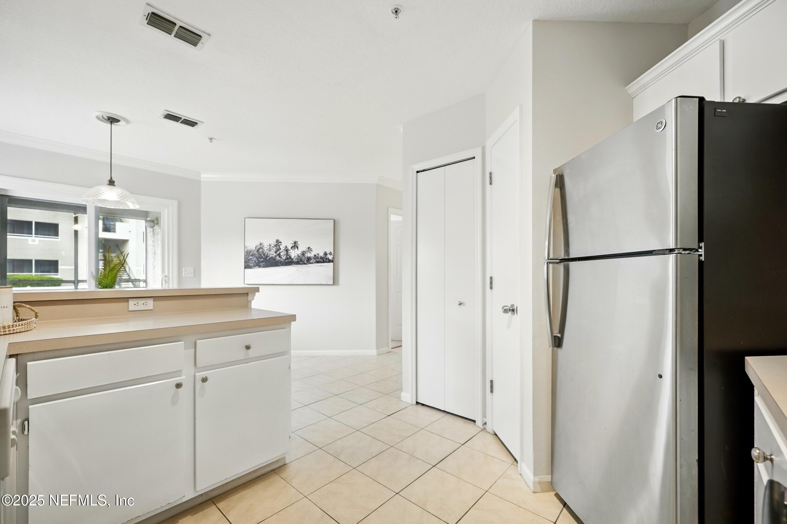 1655 THE GREENS Way, 2612