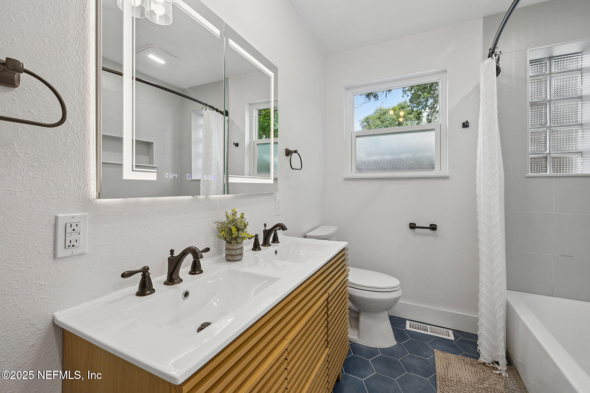 4341 WOODMERE Street