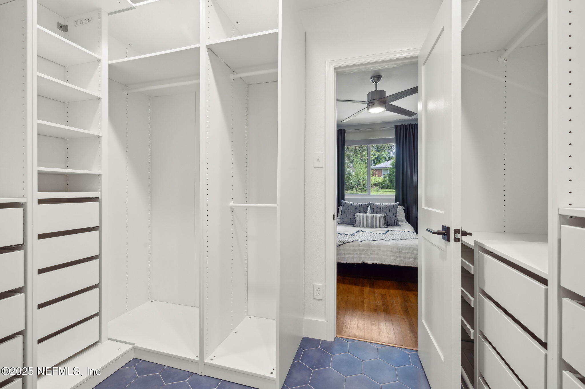 4341 WOODMERE Street