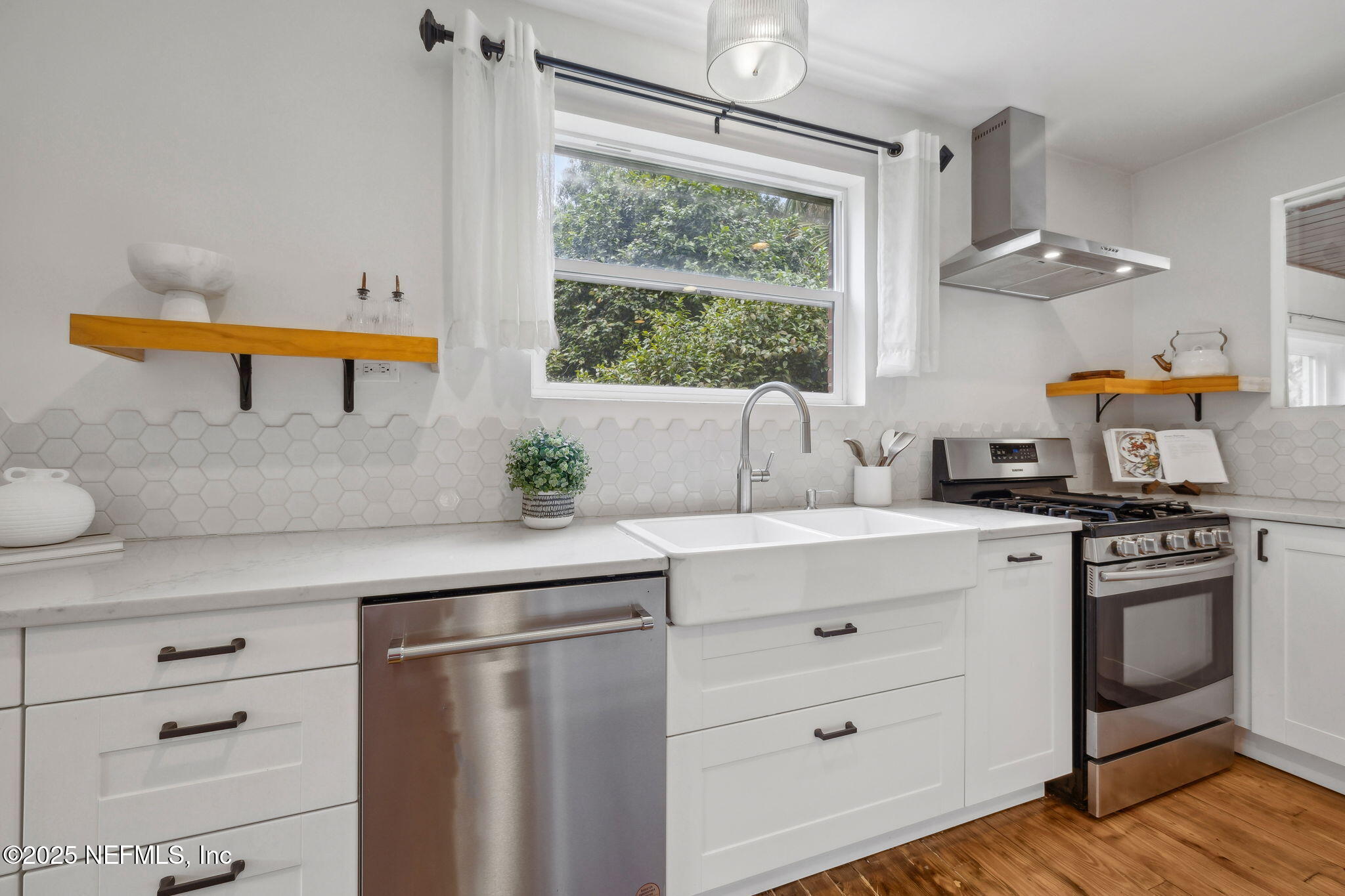 4341 WOODMERE Street