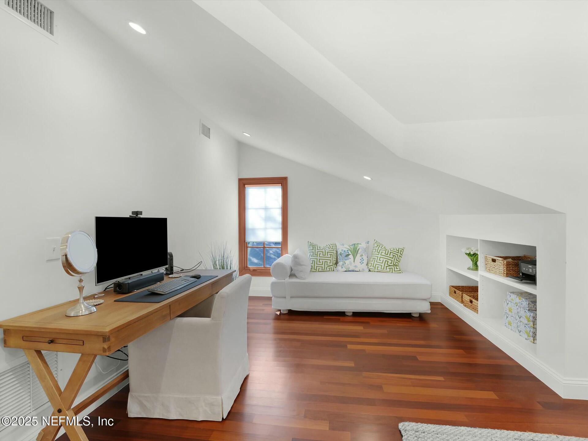322 6TH Street