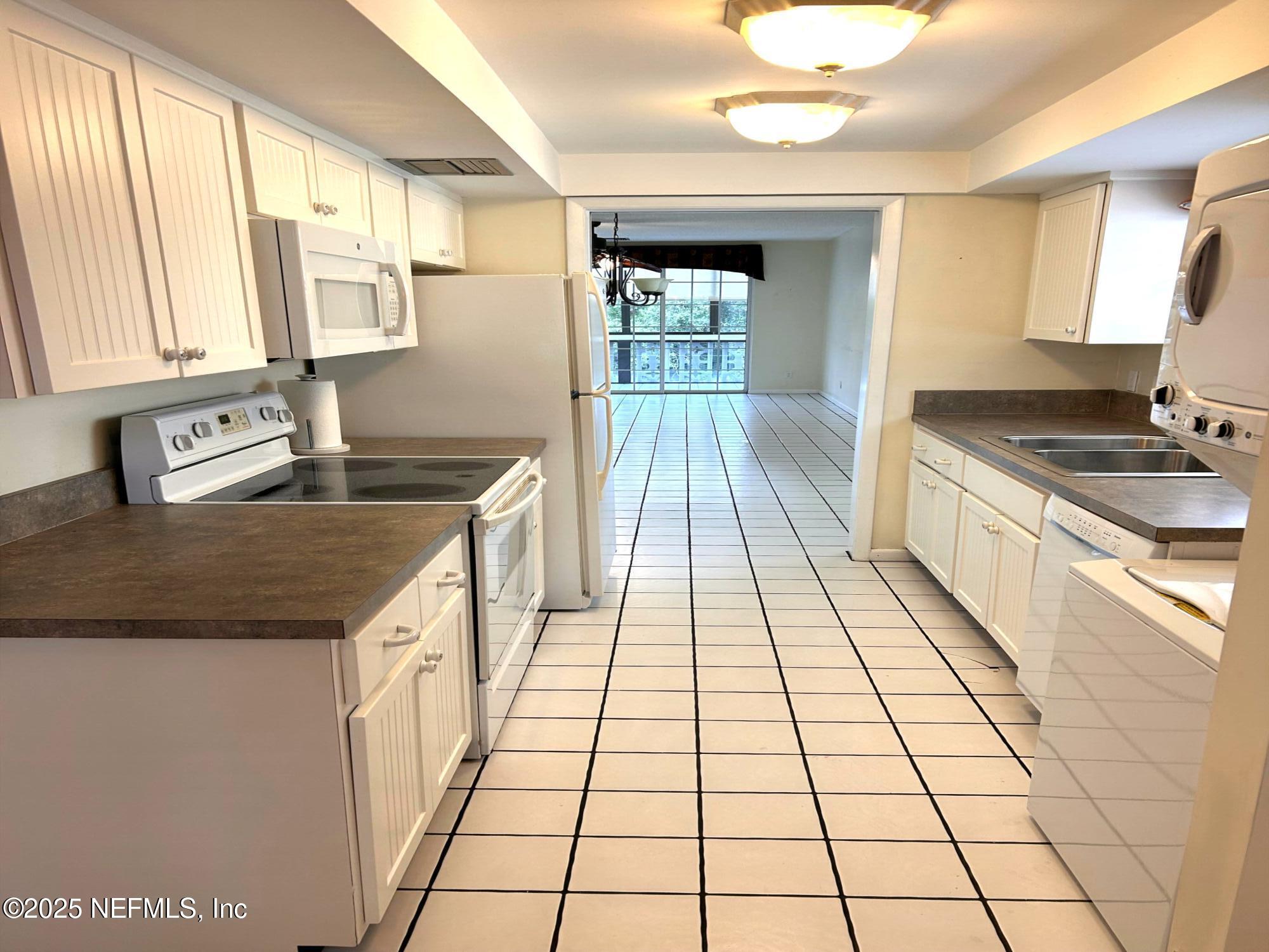 1830 SEVILLA Boulevard 207