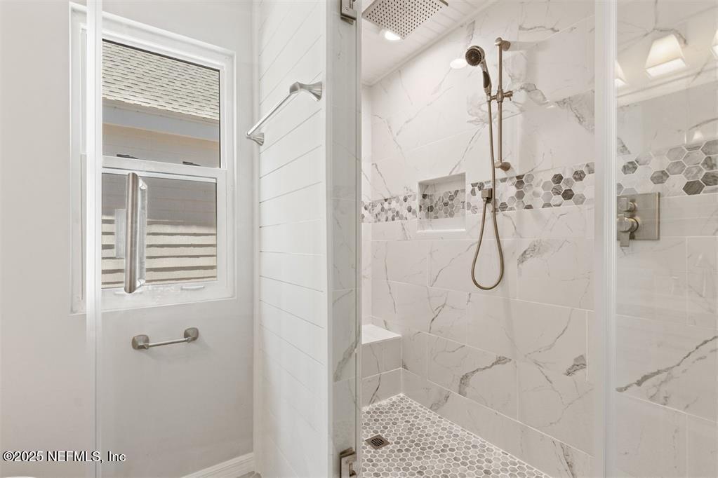 22 BELTED KINGFISHER Road
