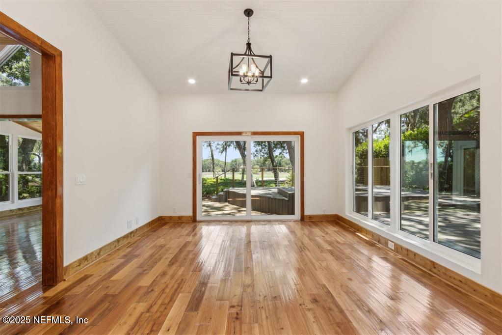 22 BELTED KINGFISHER Road