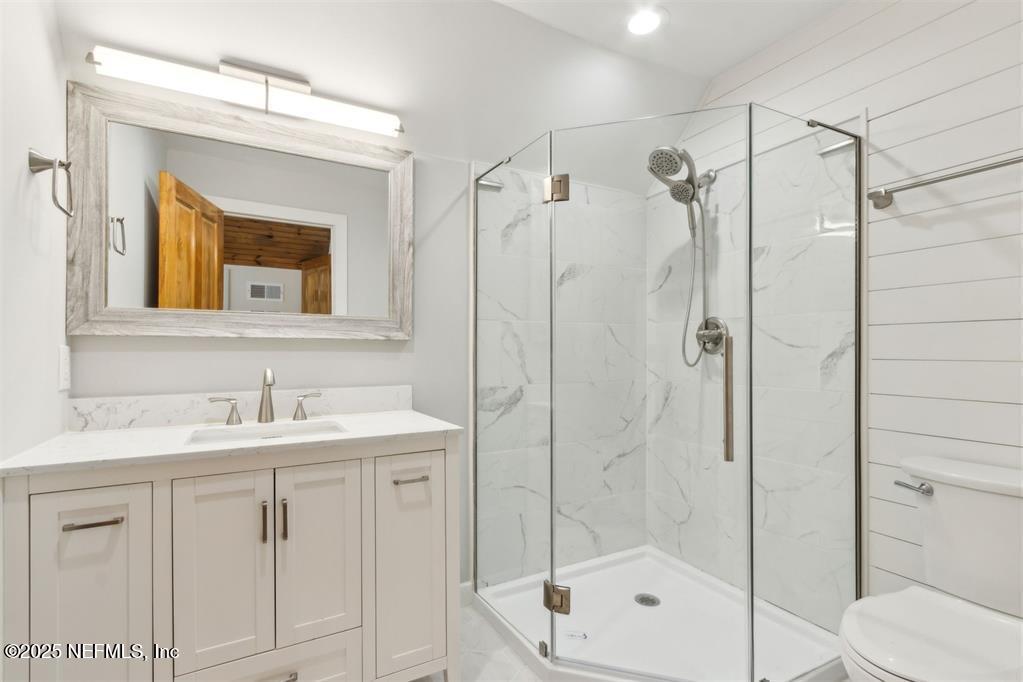 22 BELTED KINGFISHER Road