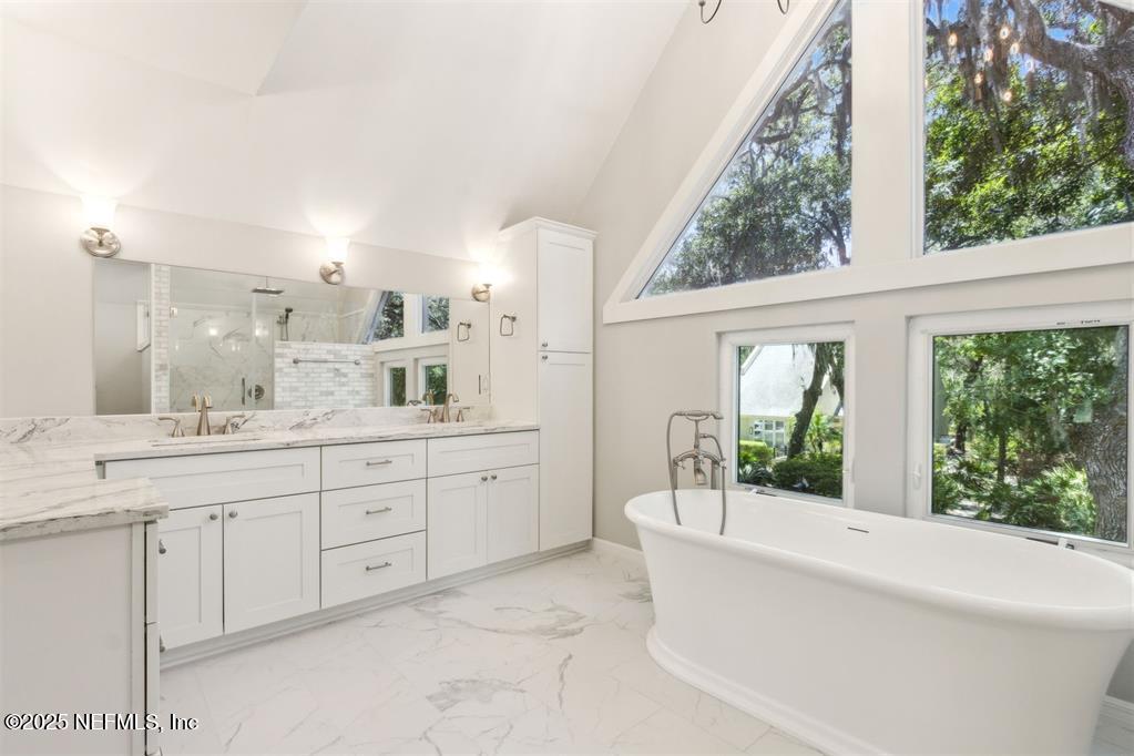 22 BELTED KINGFISHER Road