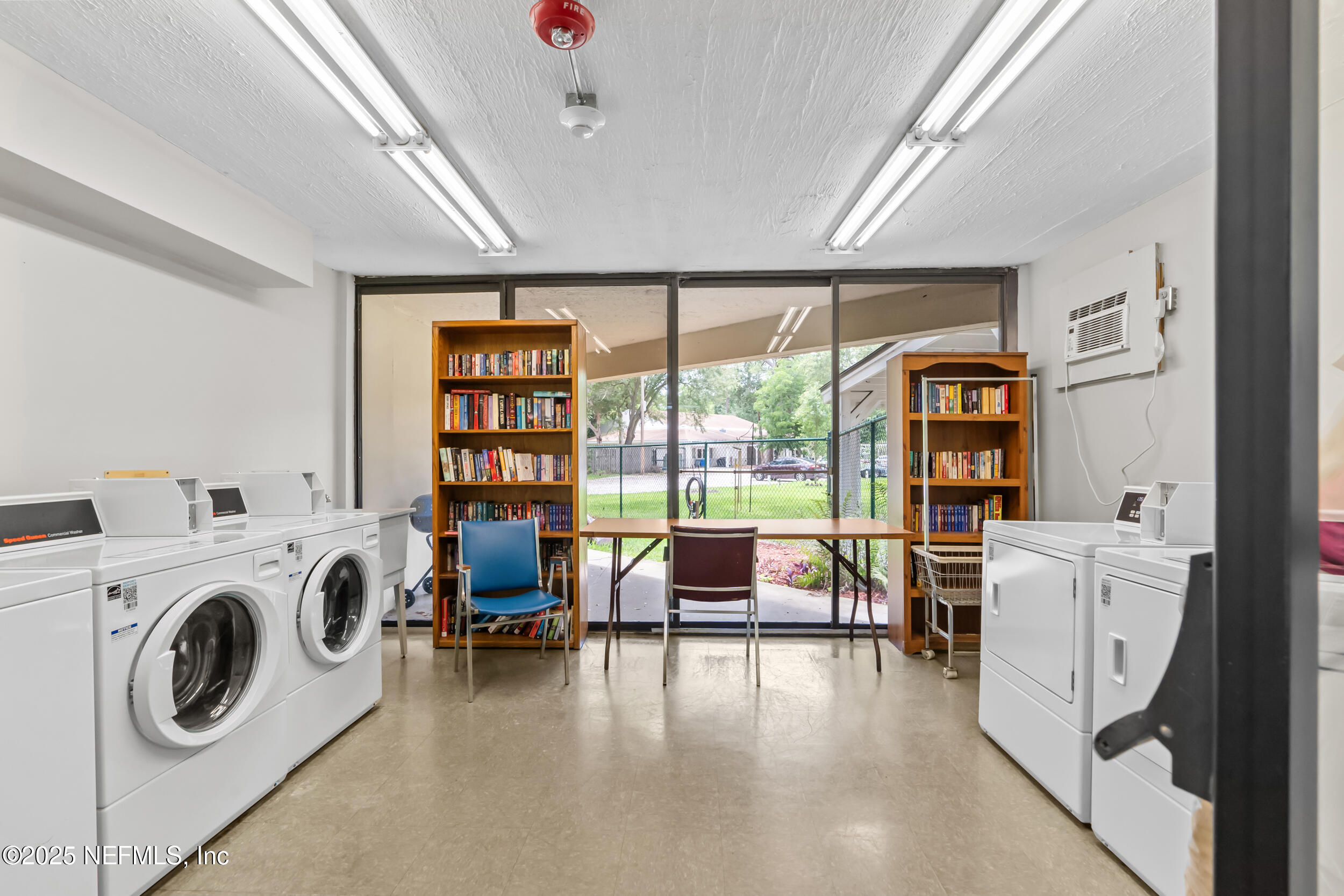 1071 EDGEWOOD Avenue S, 206