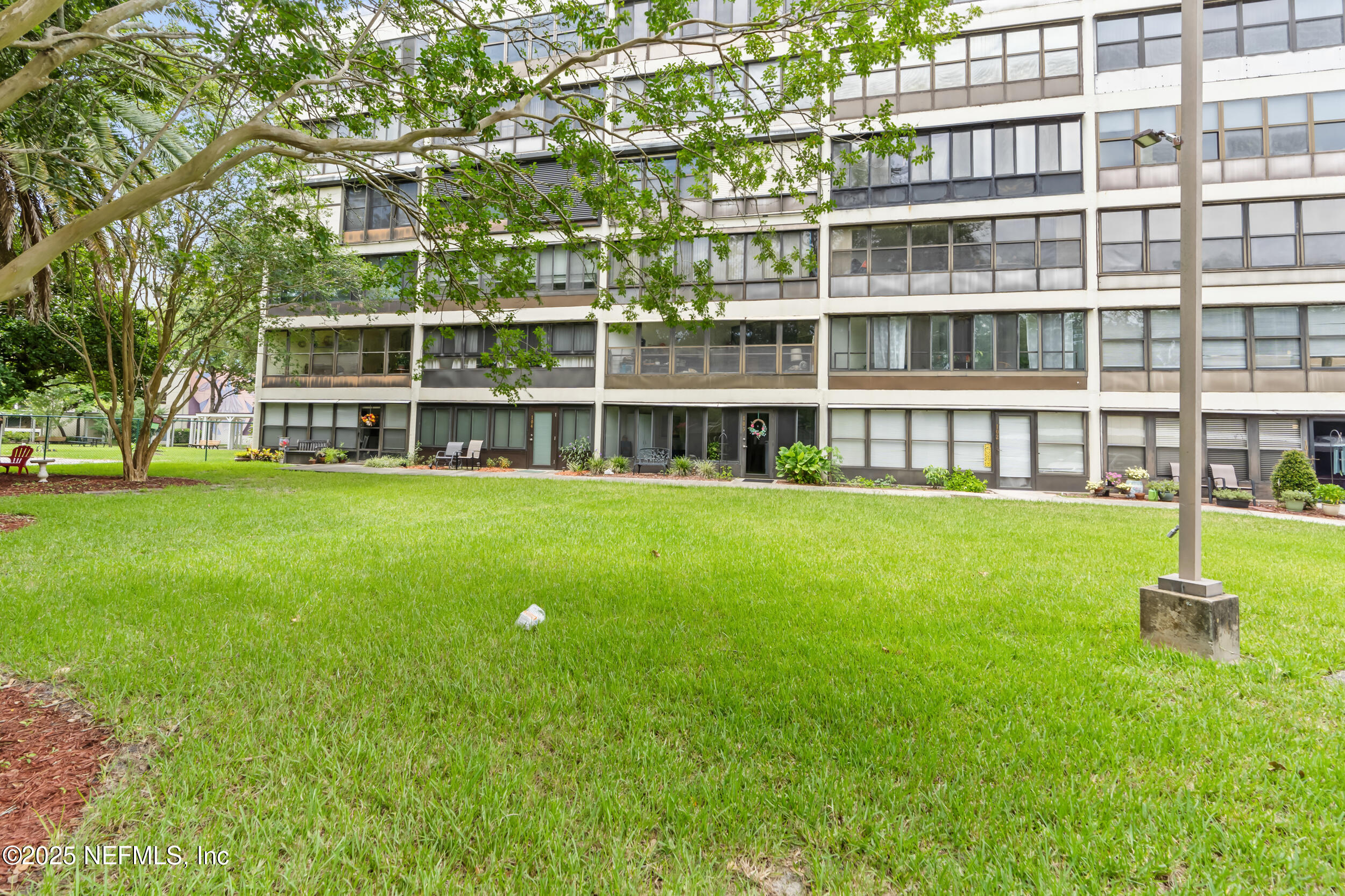 1071 EDGEWOOD Avenue S, 206