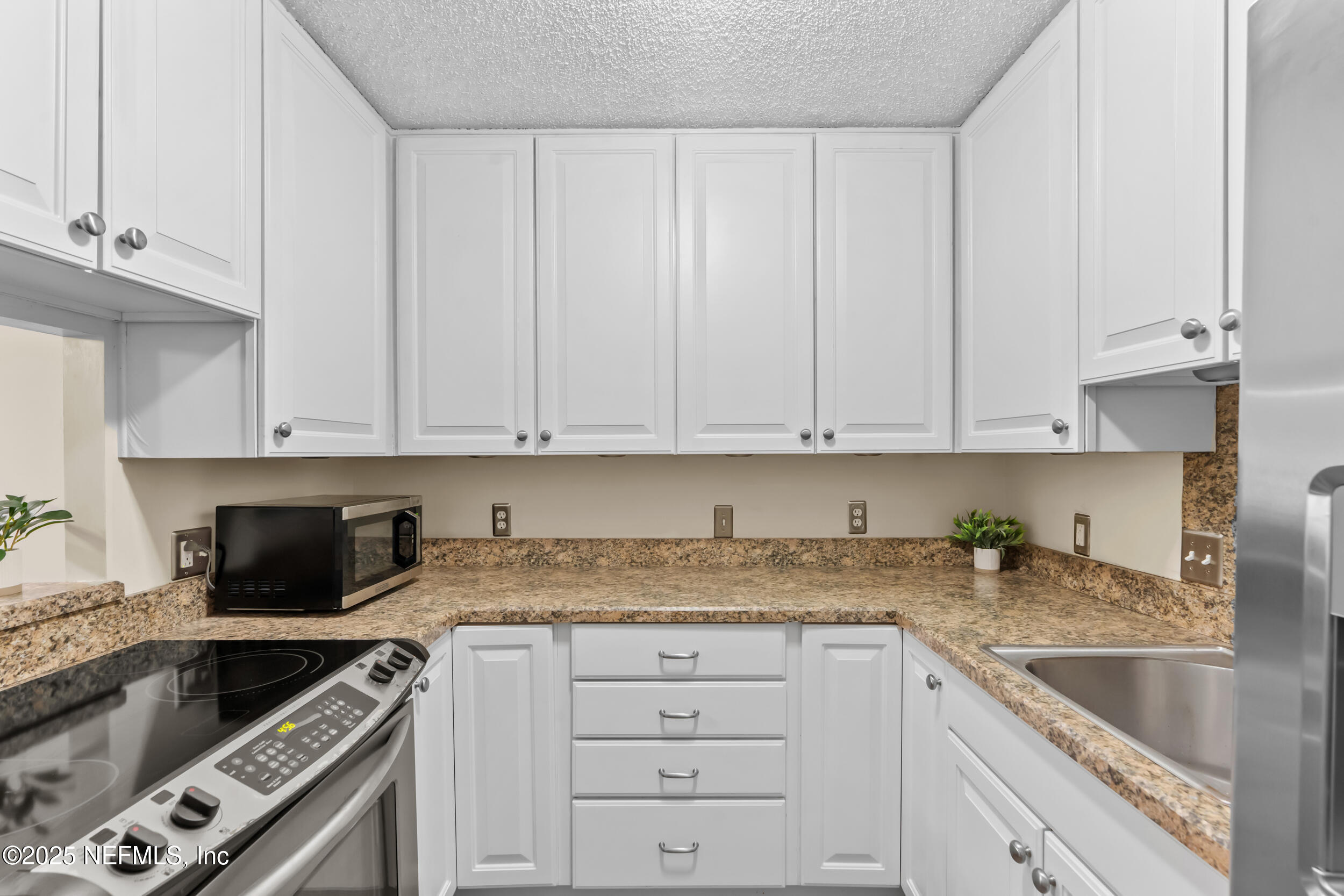 1071 EDGEWOOD Avenue S, 206