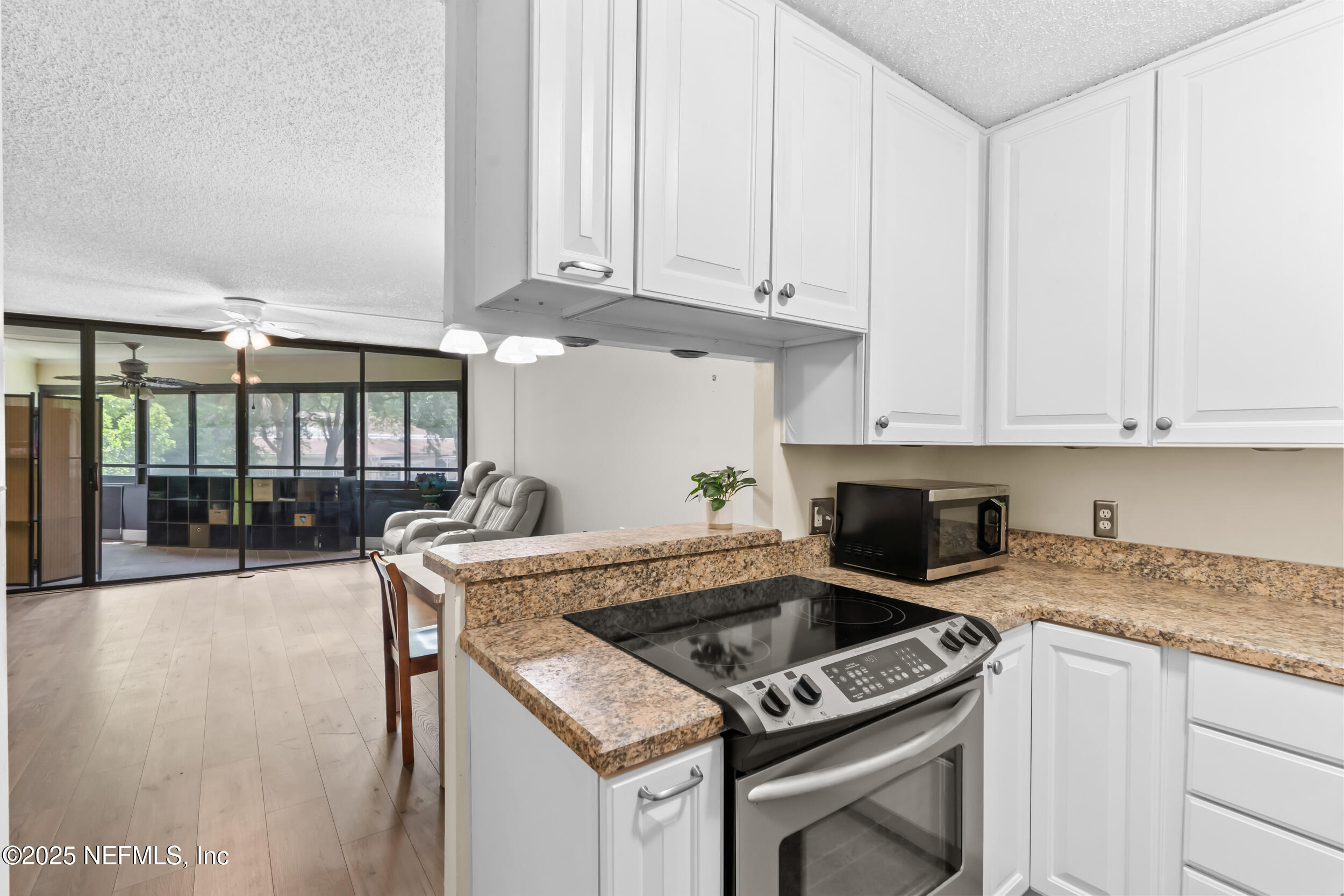 1071 EDGEWOOD Avenue S, 206