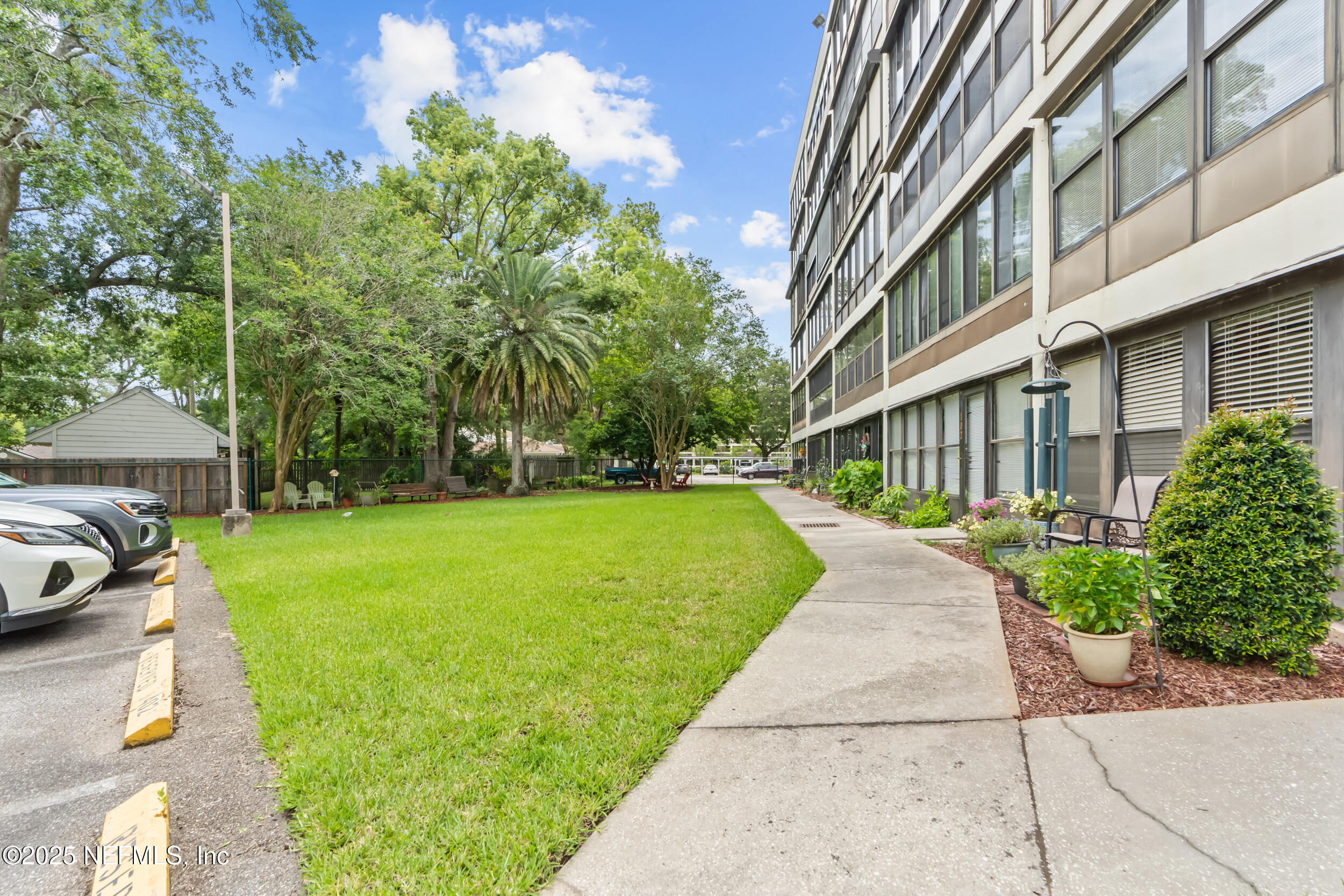 1071 EDGEWOOD Avenue S, 206
