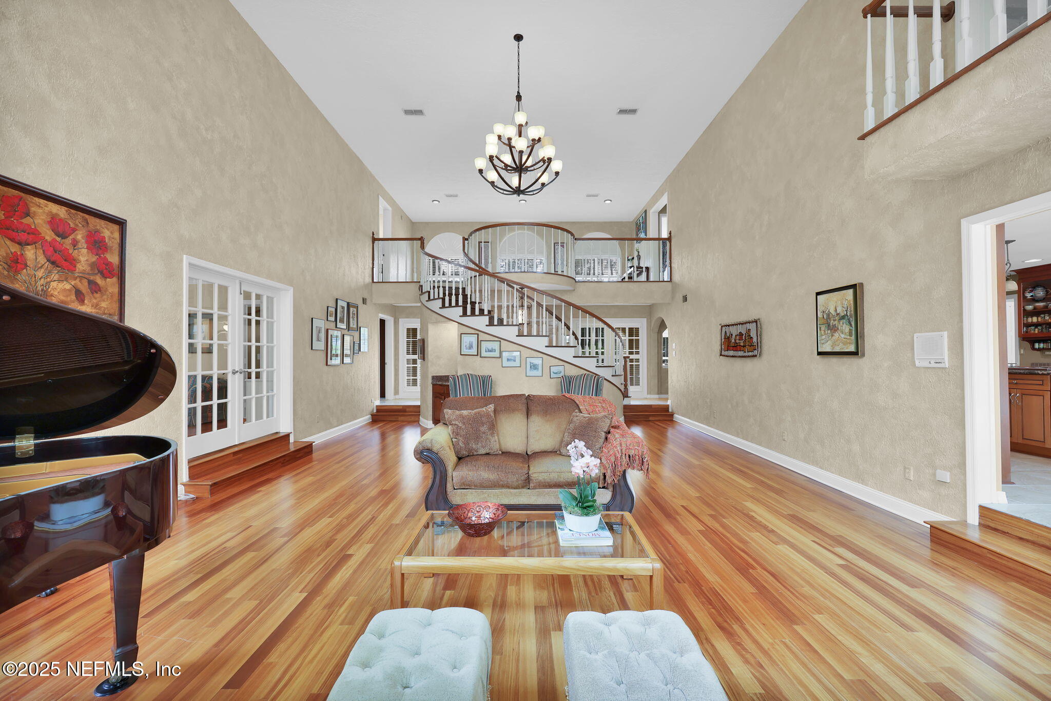 8227 MAR DEL PLATA Street E