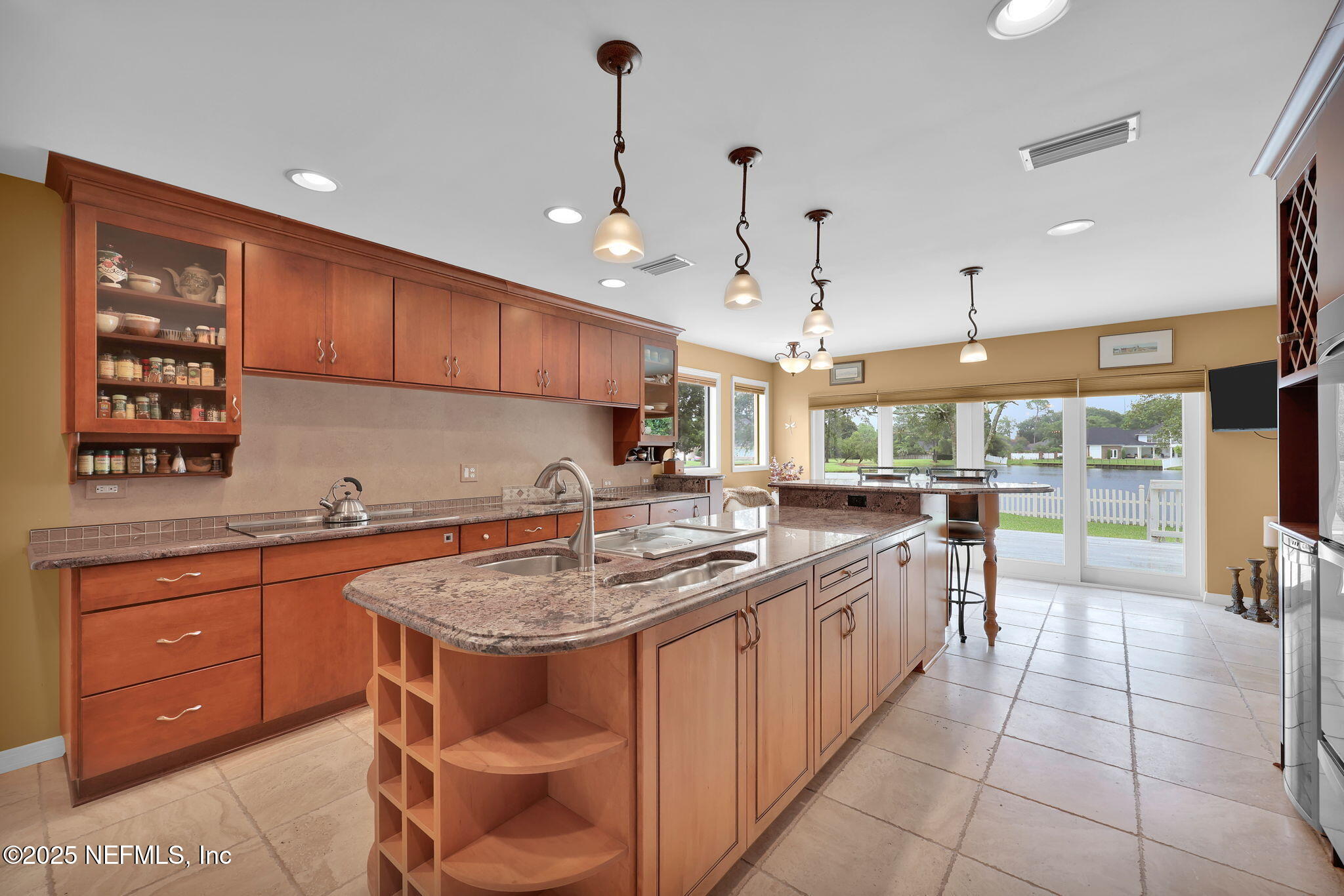 8227 MAR DEL PLATA Street E