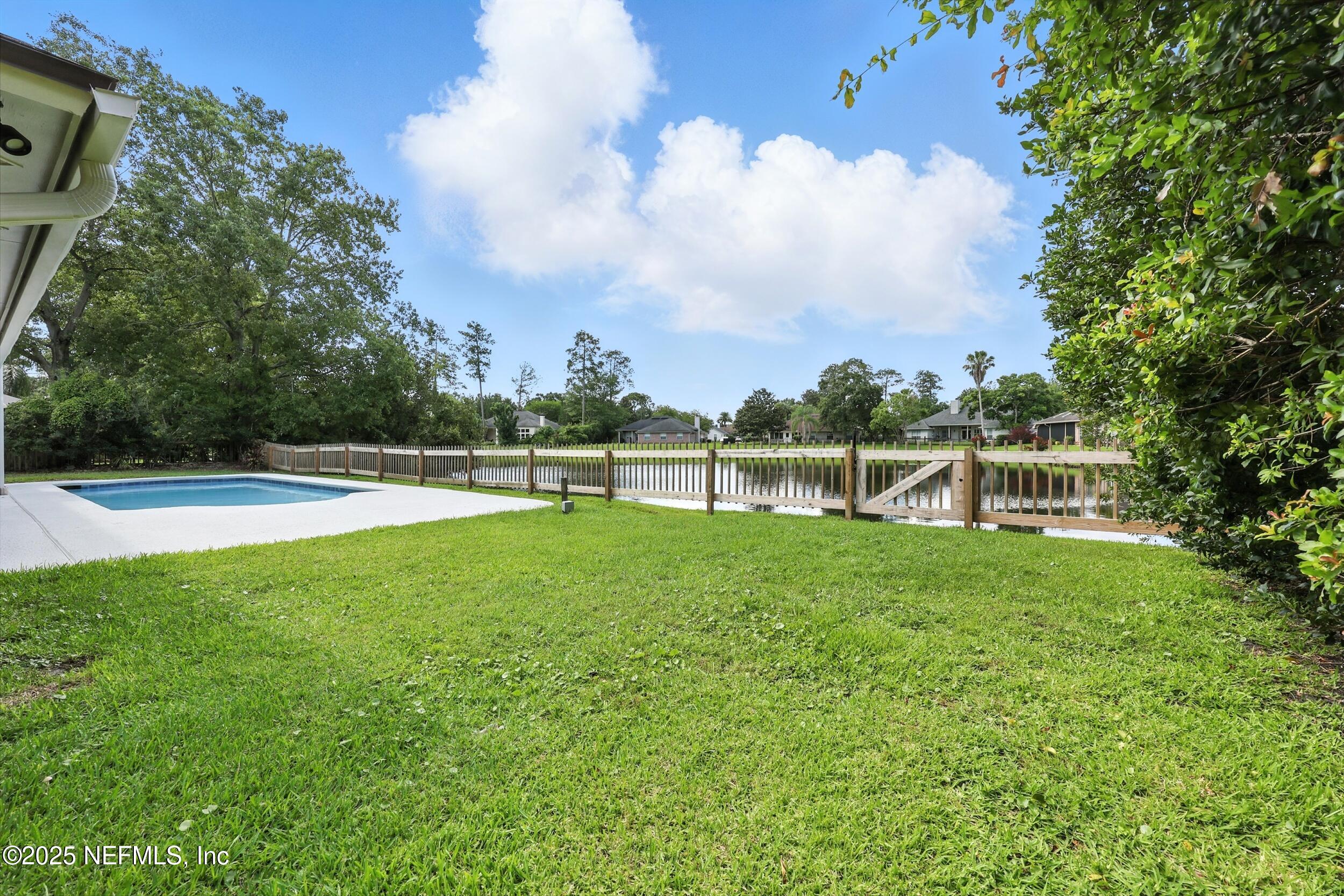 1813 ROYAL FERN Lane