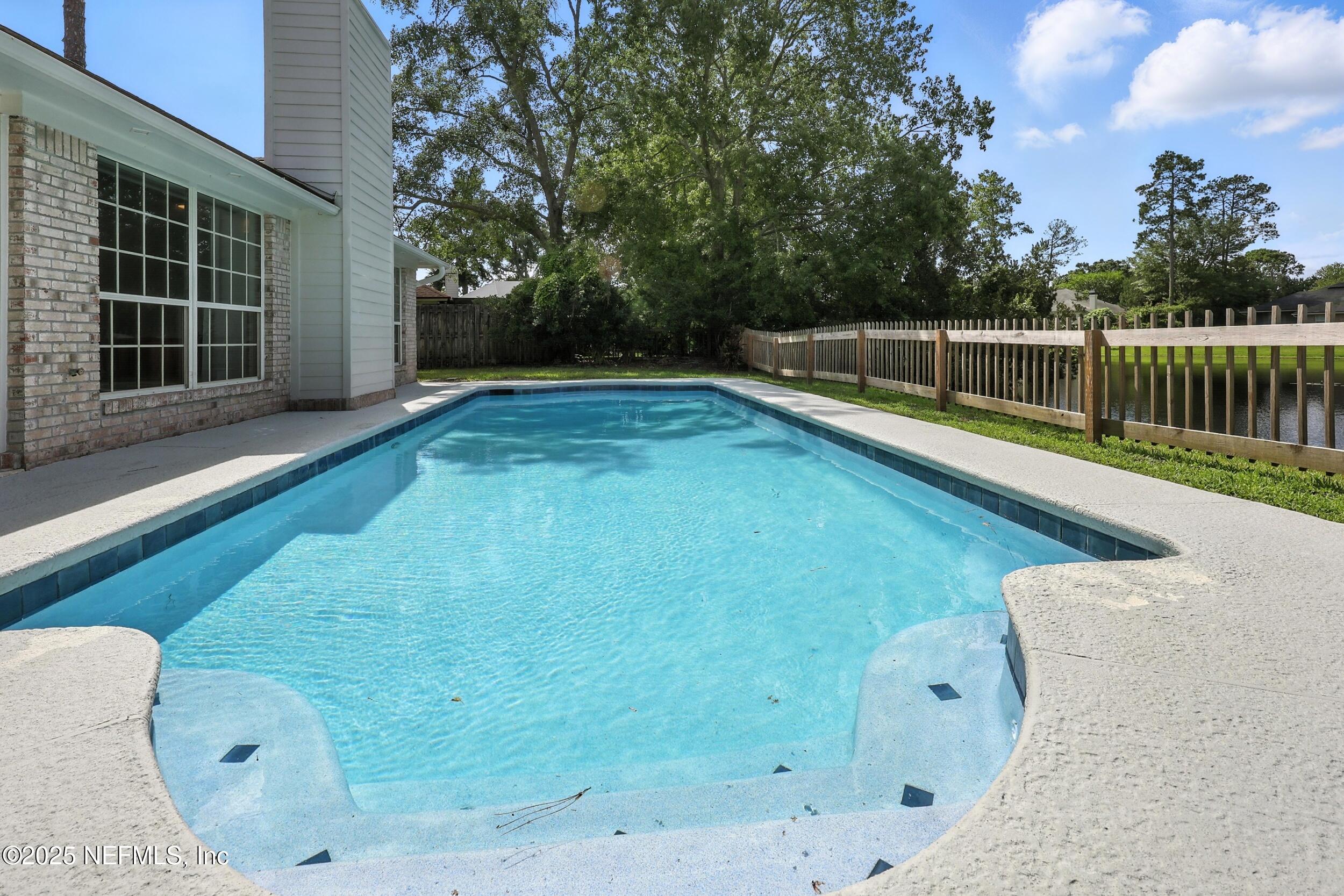 1813 ROYAL FERN Lane