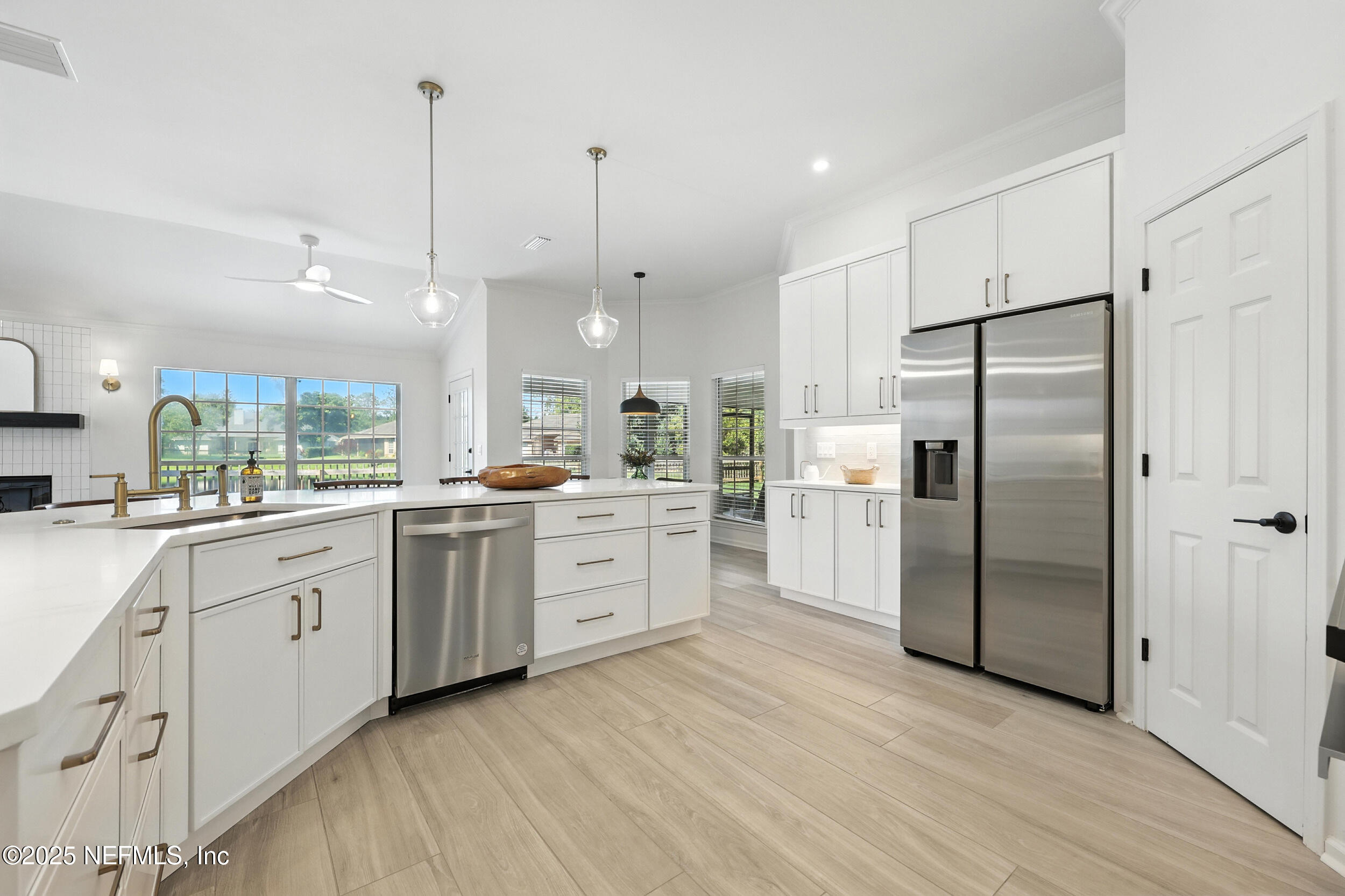 1813 ROYAL FERN Lane