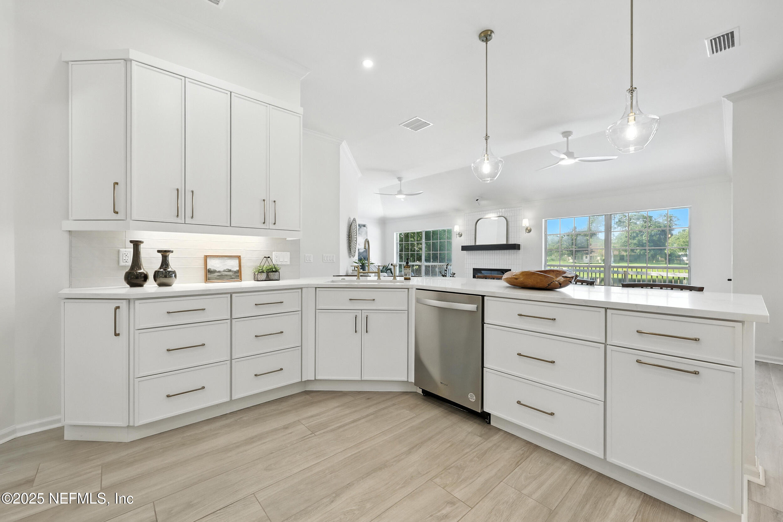 1813 ROYAL FERN Lane