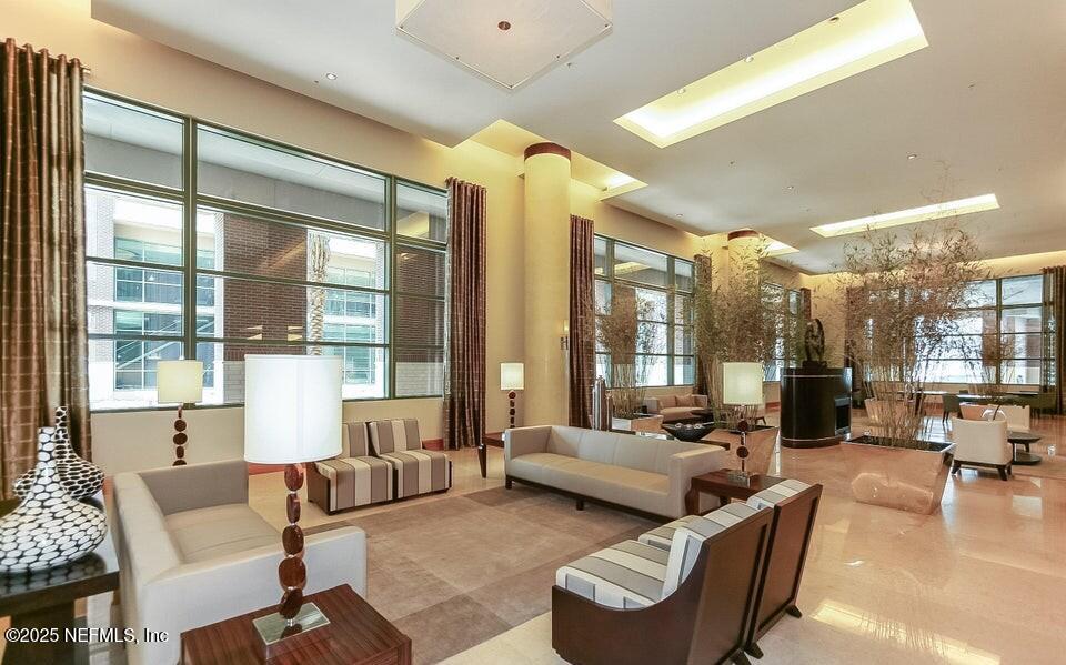 1431 RIVERPLACE Boulevard, 1610