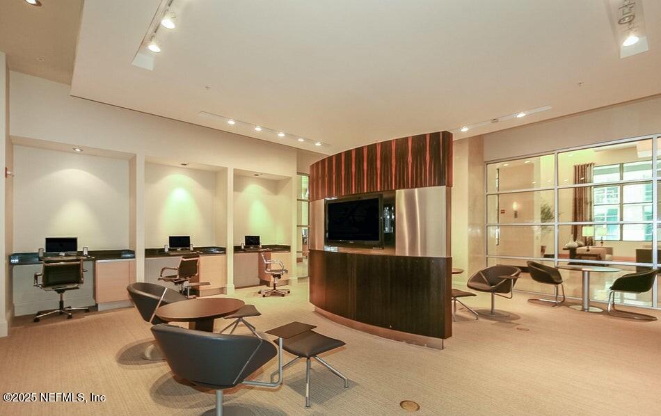 1431 RIVERPLACE Boulevard, 1610