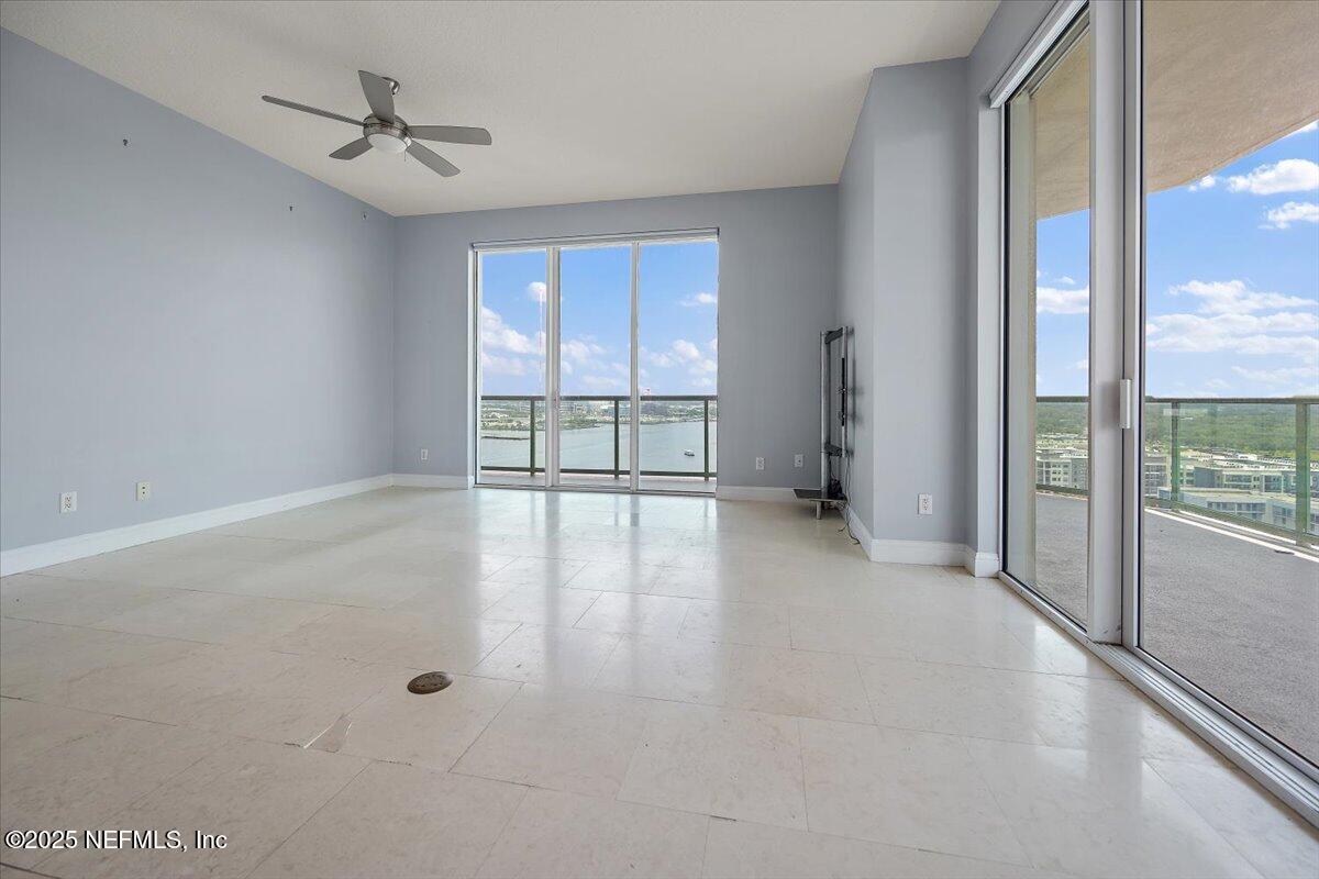 1431 RIVERPLACE Boulevard, 1610