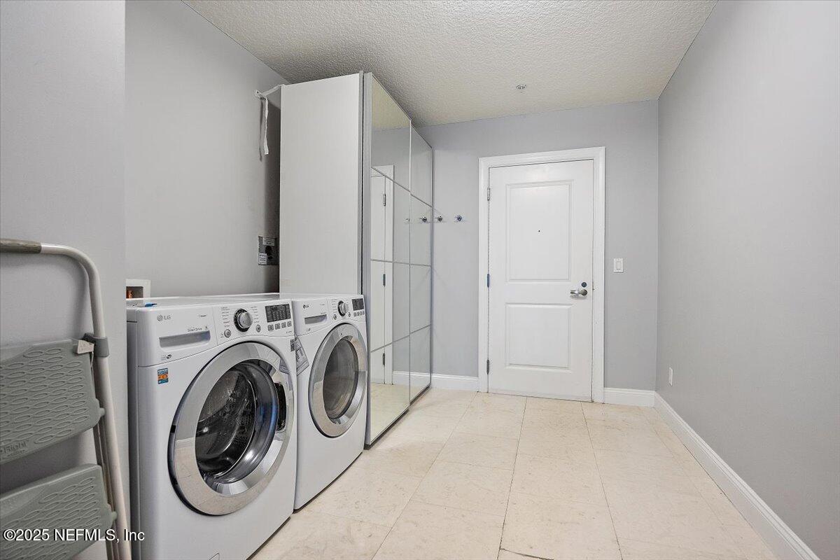 1431 RIVERPLACE Boulevard, 1610