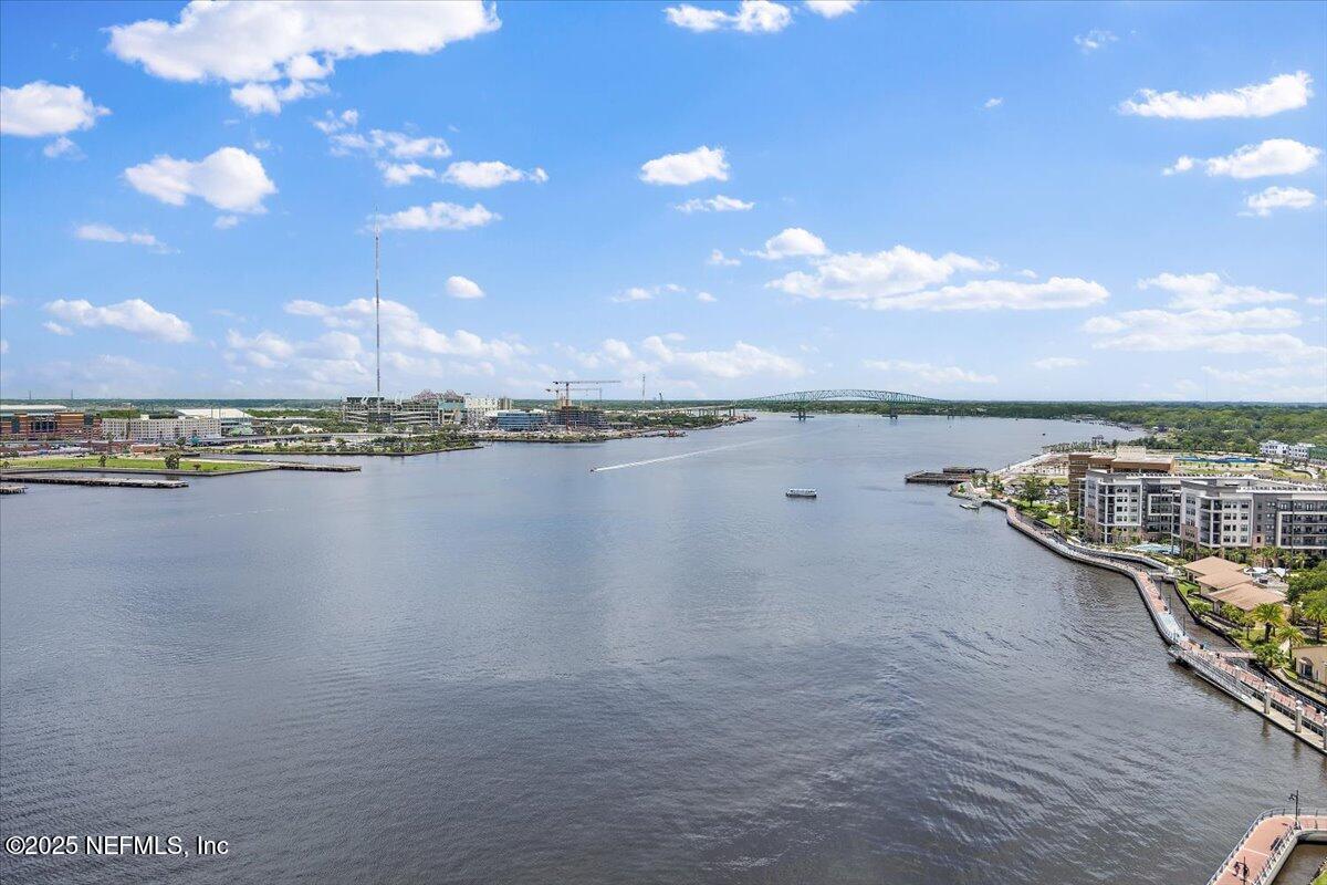 1431 RIVERPLACE Boulevard, 1610