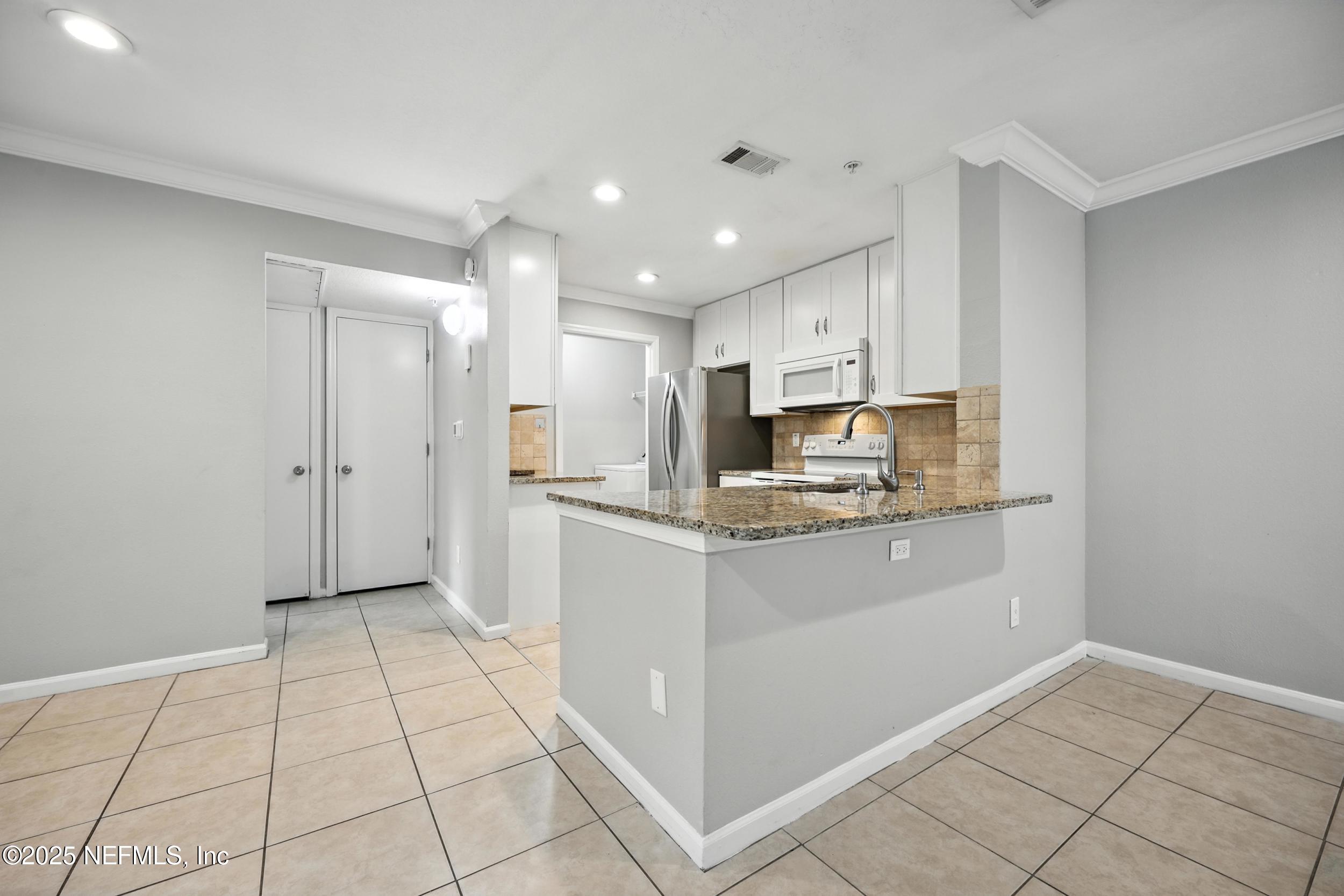 7701 TIMBERLIN PARK Boulevard, 817