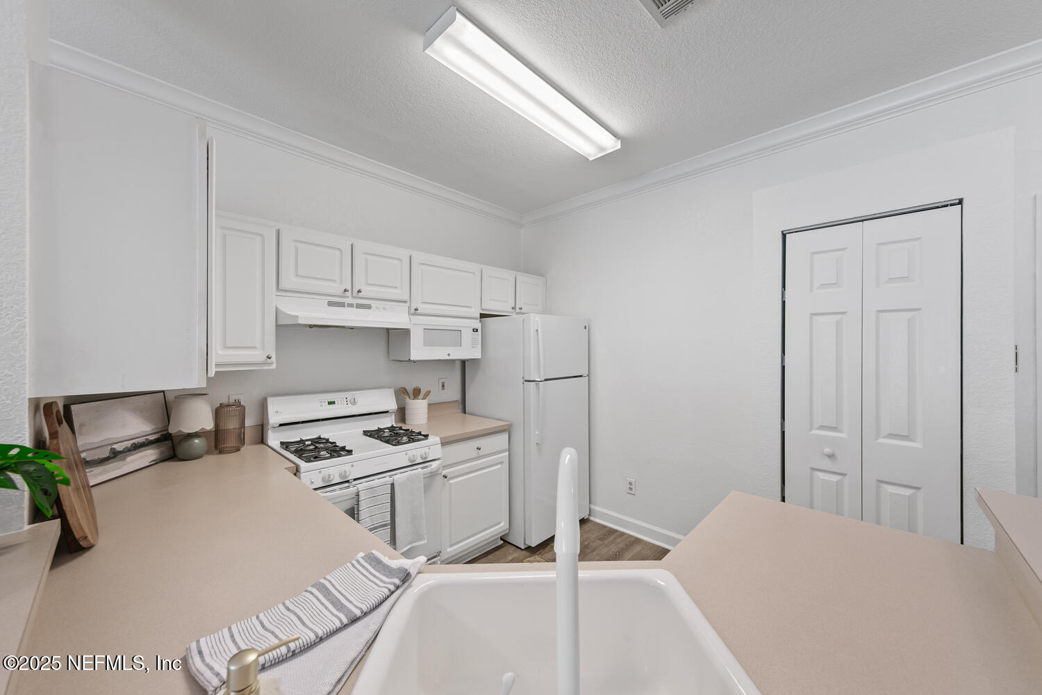 13810 SUTTON PARK Drive N, 915