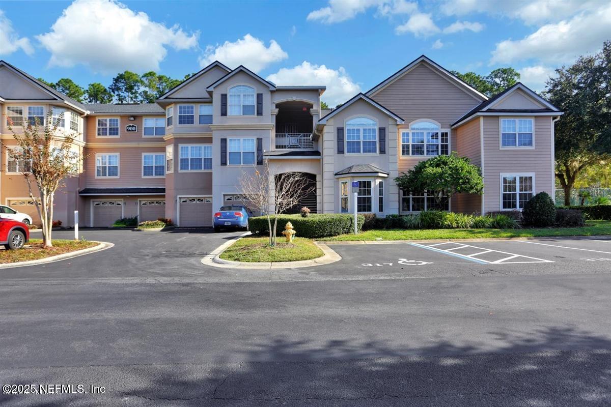 13810 SUTTON PARK Drive N, 915