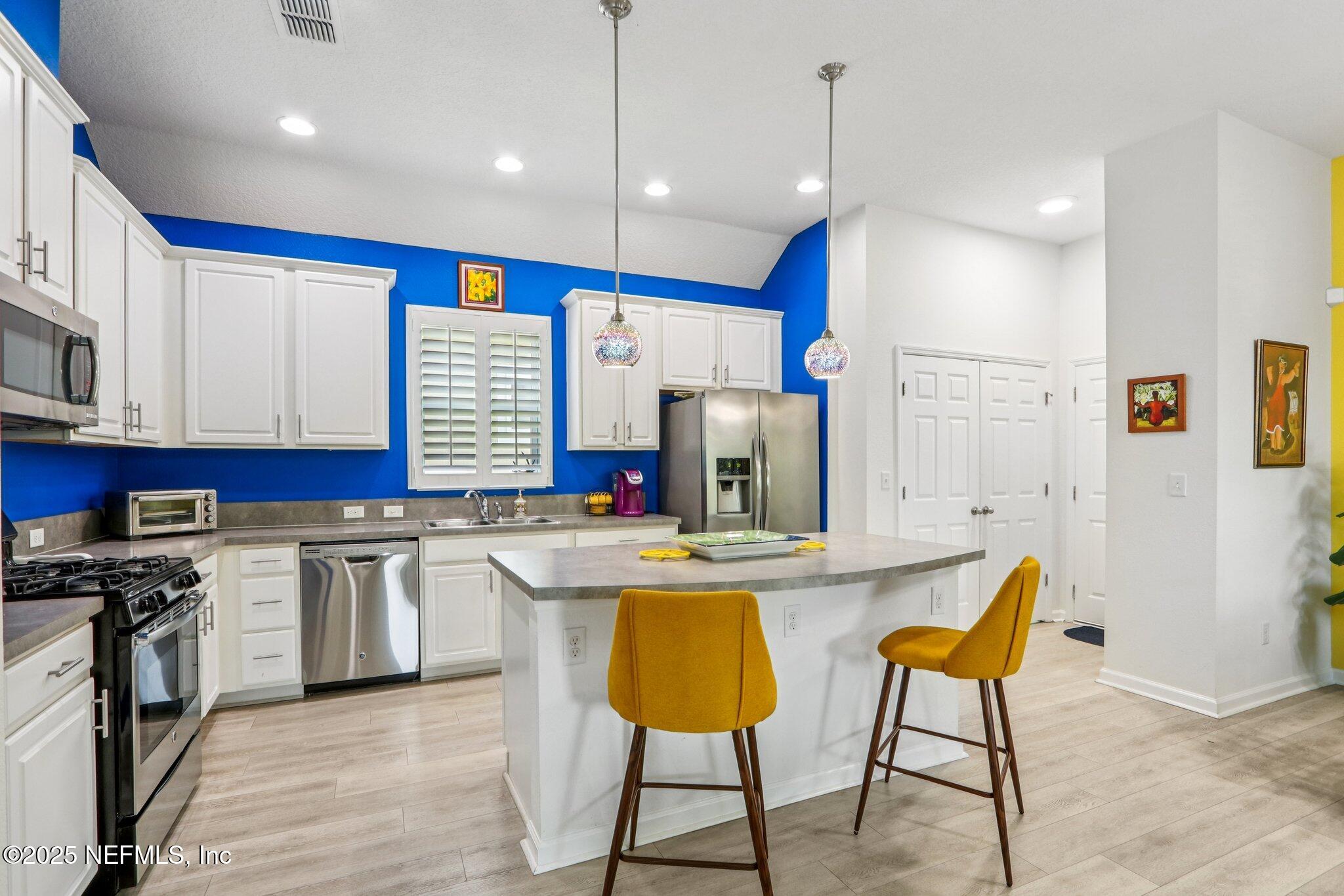 44 WESTON Circle