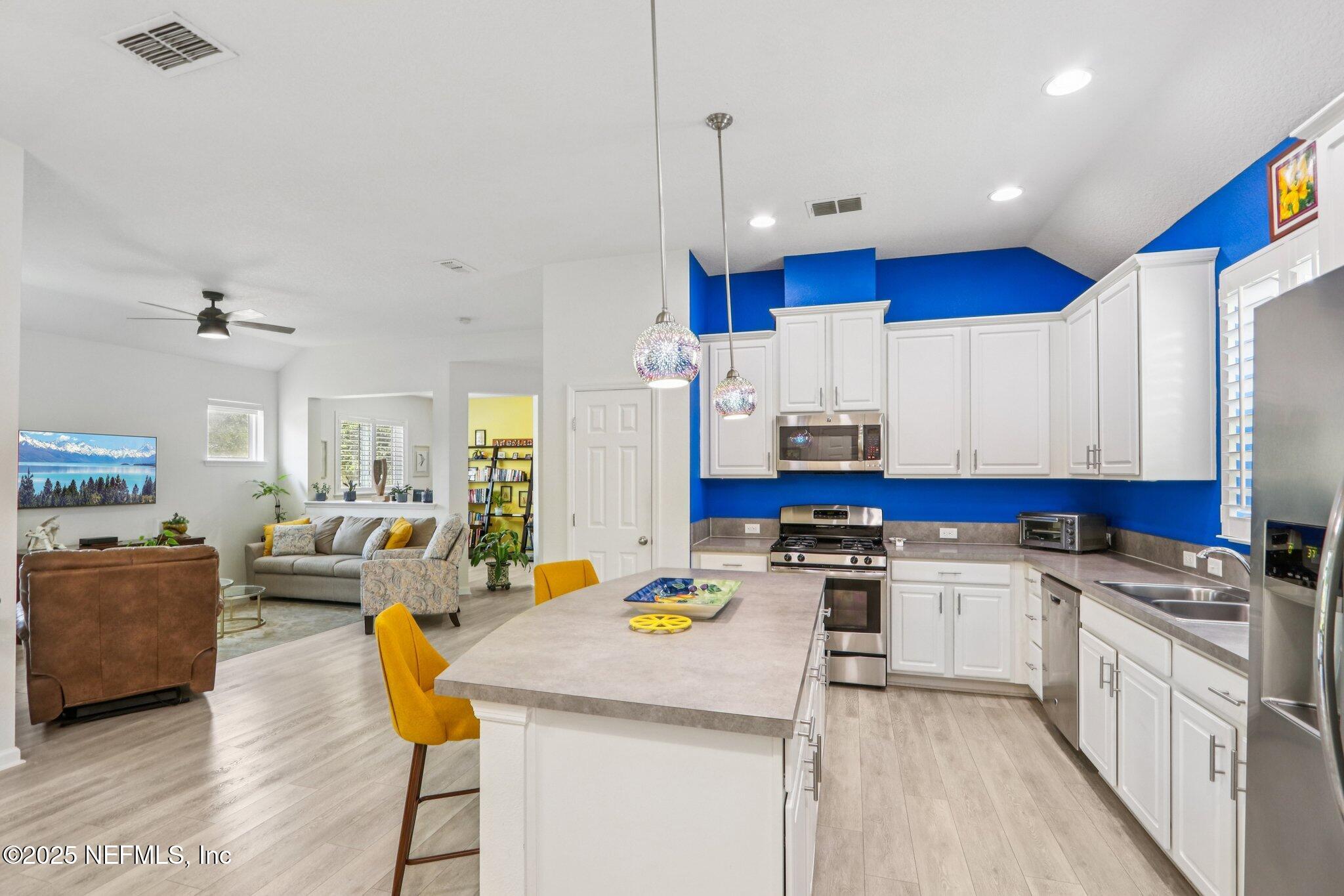 44 WESTON Circle