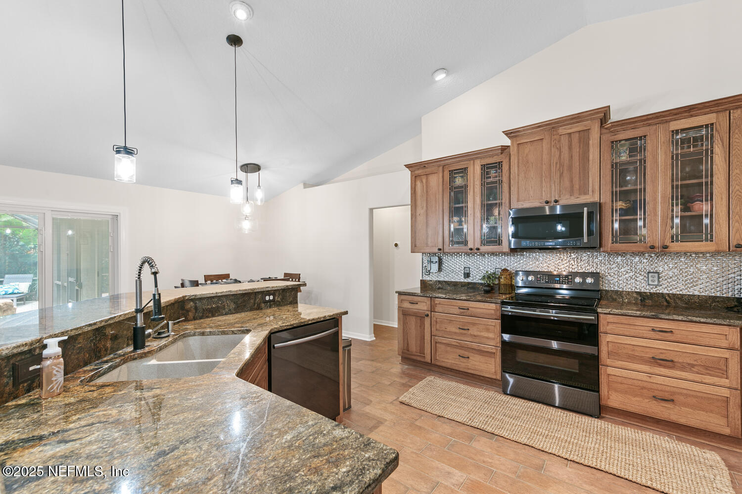 213 SEAMIST Court