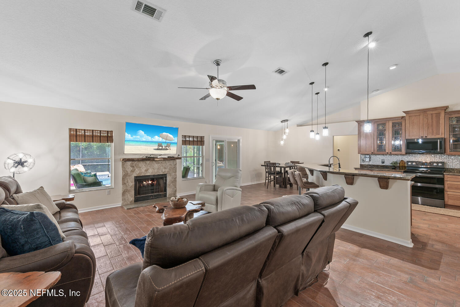 213 SEAMIST Court