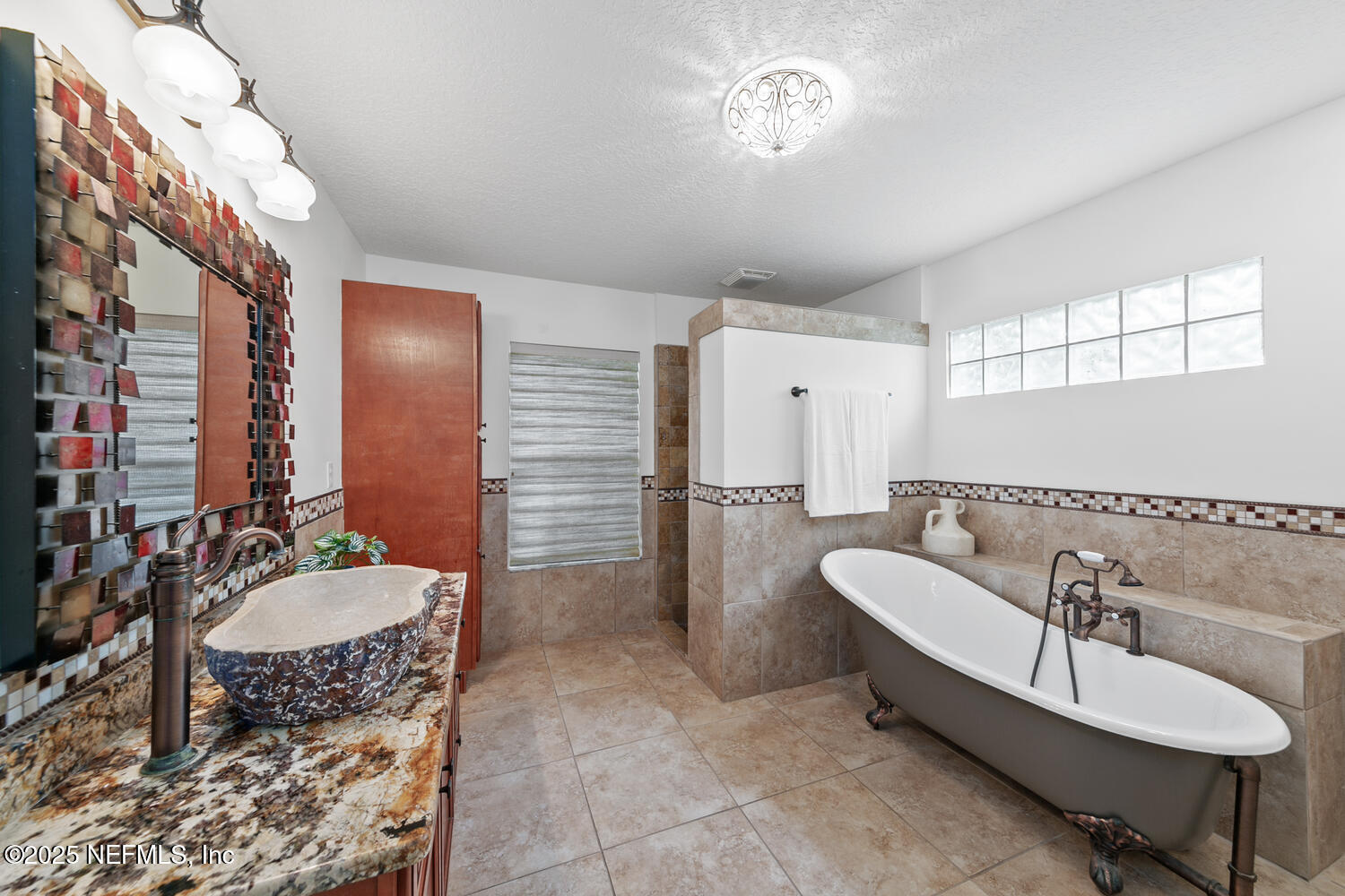 213 SEAMIST Court