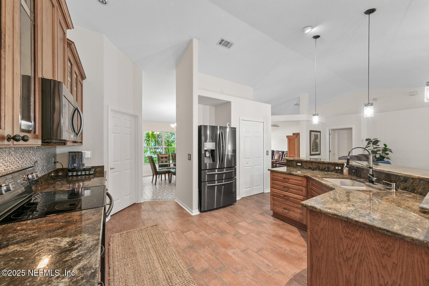 213 SEAMIST Court