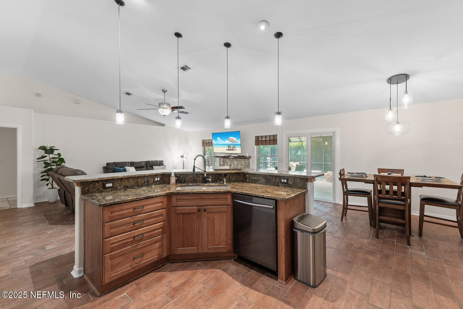 213 SEAMIST Court