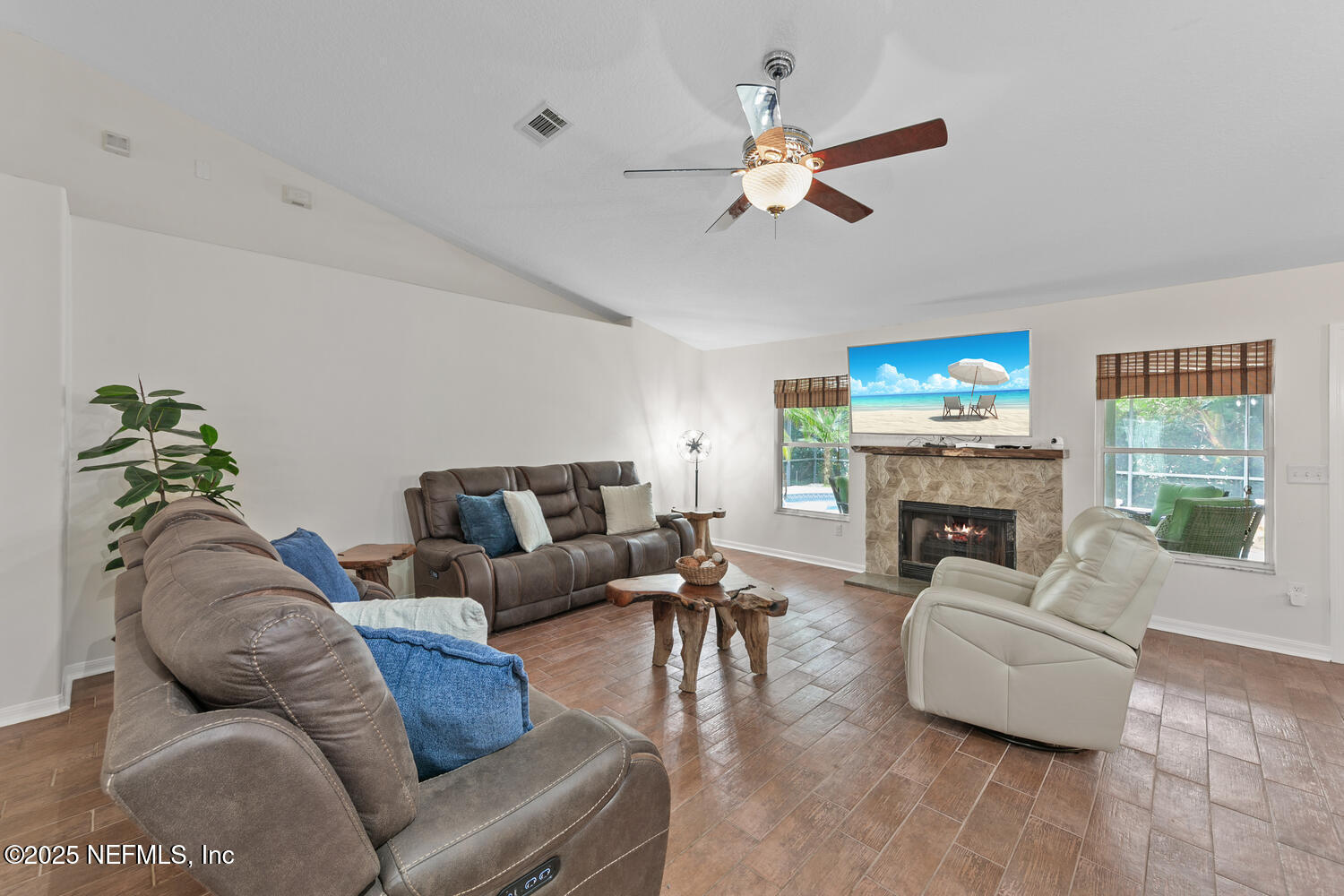 213 SEAMIST Court