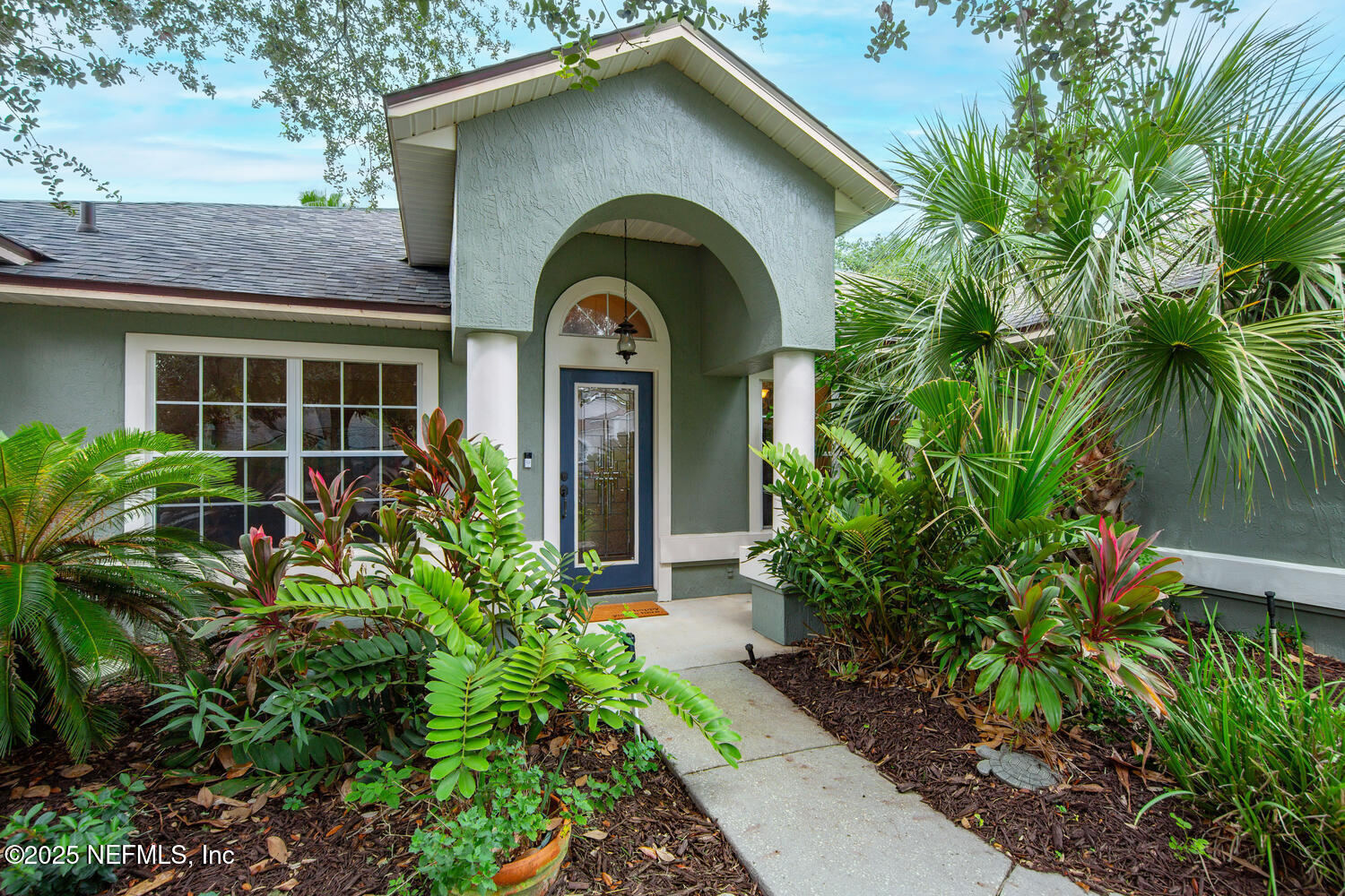 213 SEAMIST Court