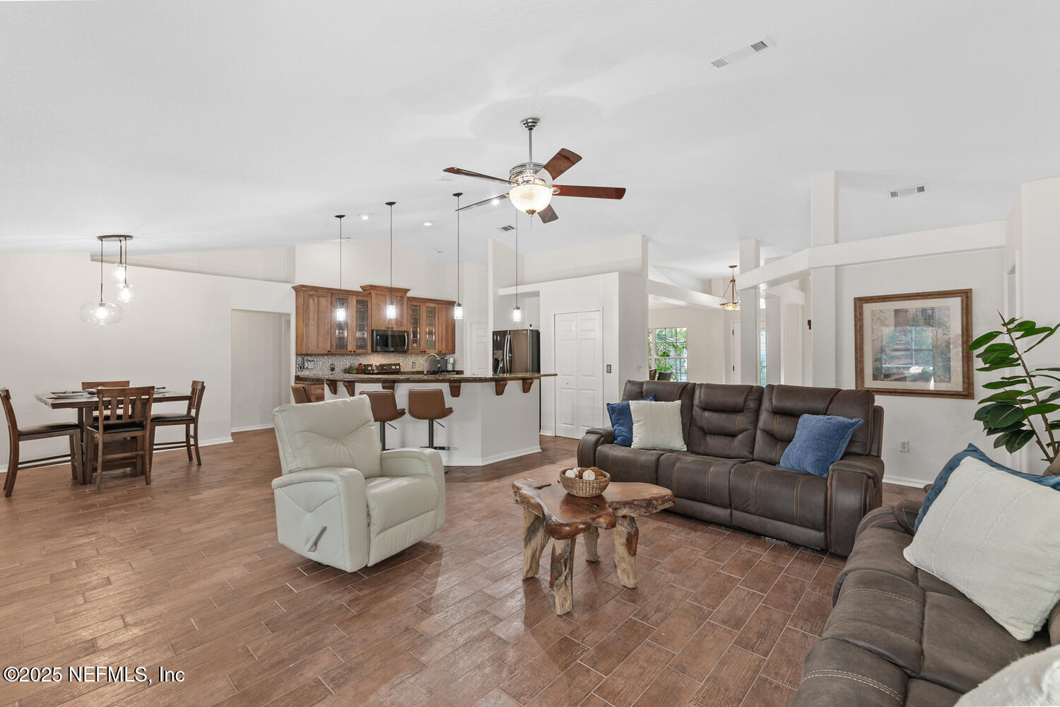 213 SEAMIST Court