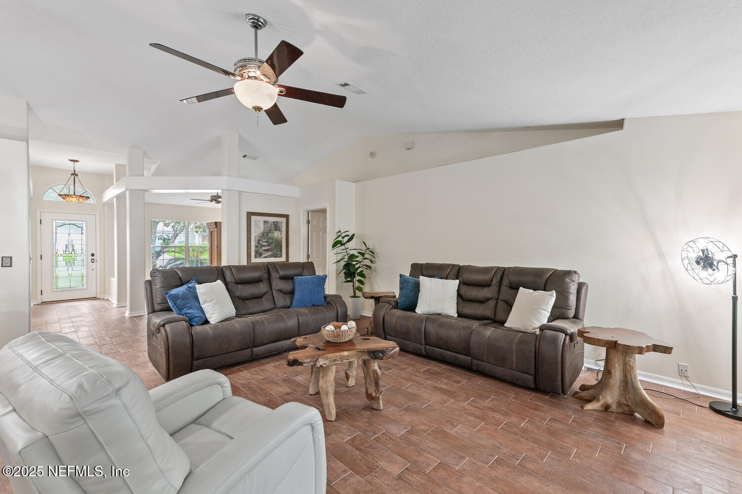 213 SEAMIST Court