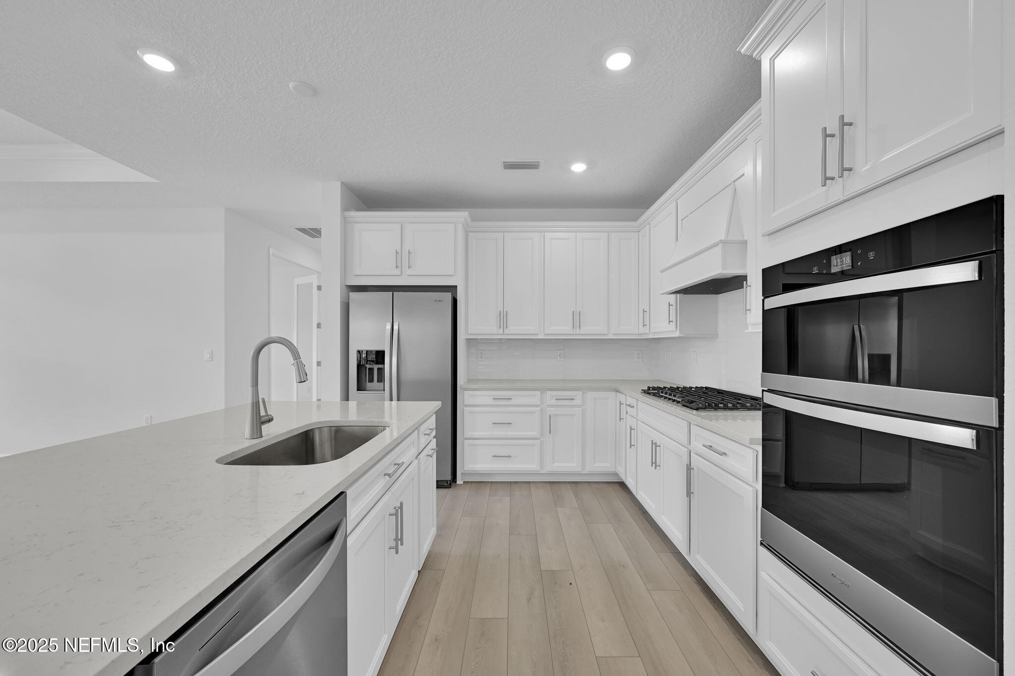 208 CURVED BAY Trail