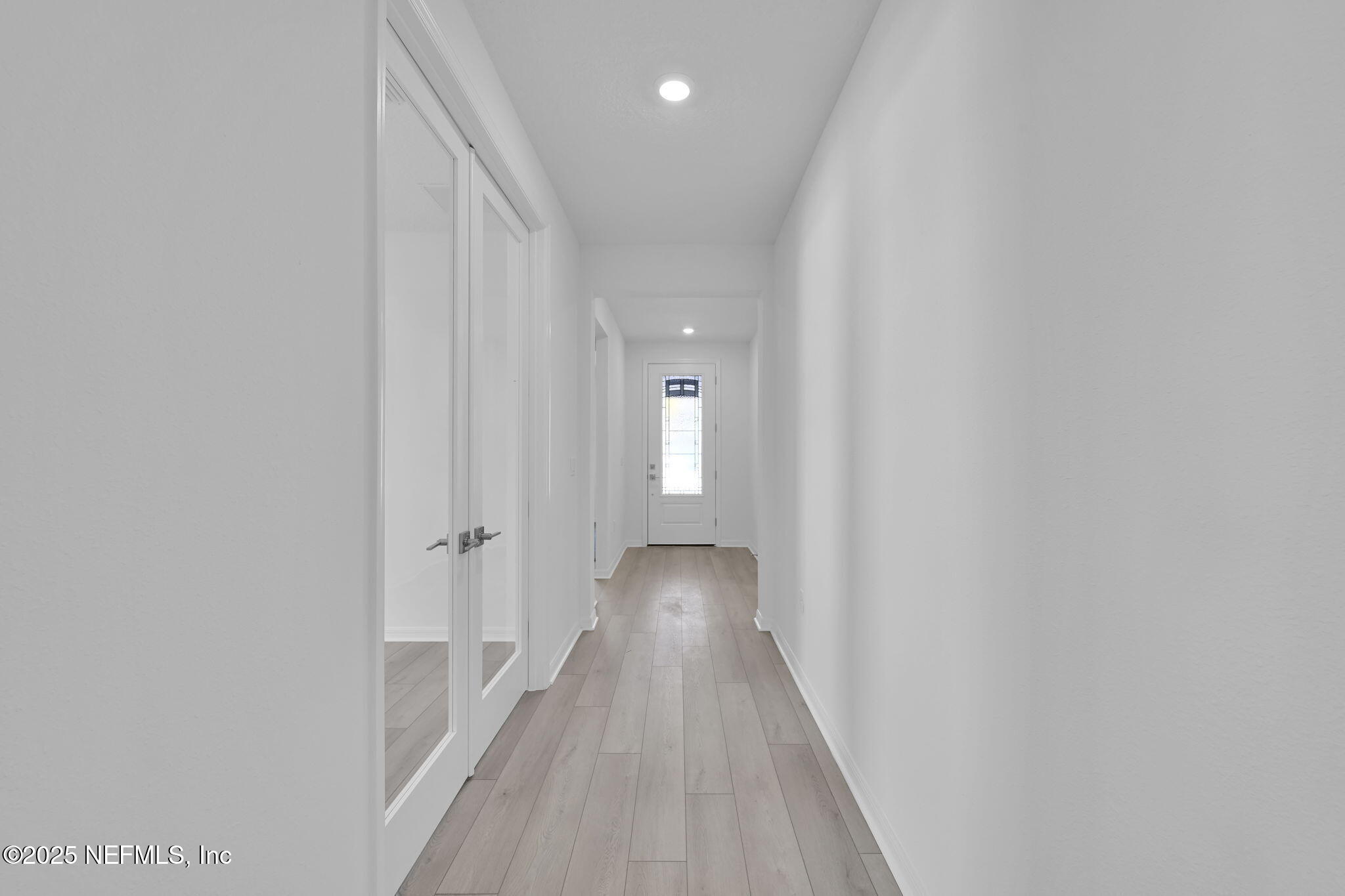 208 CURVED BAY Trail