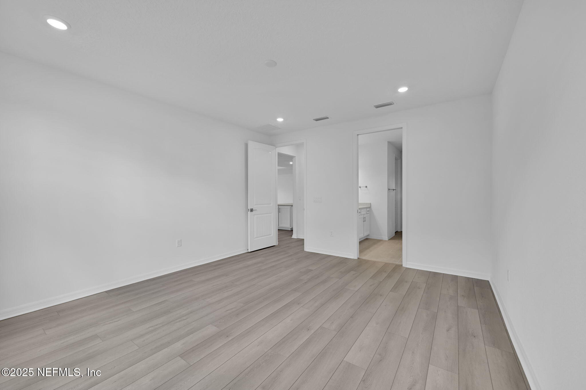 208 CURVED BAY Trail