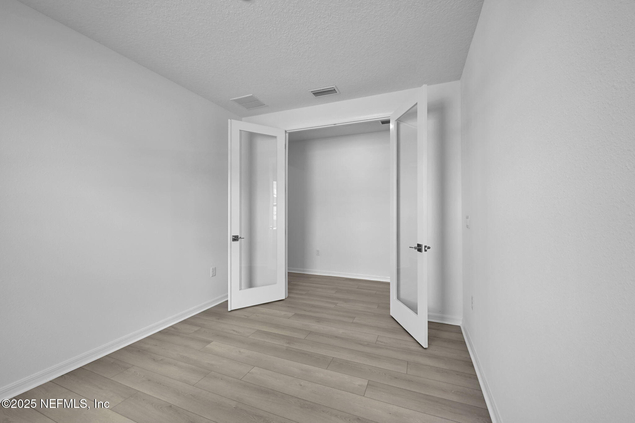 208 CURVED BAY Trail