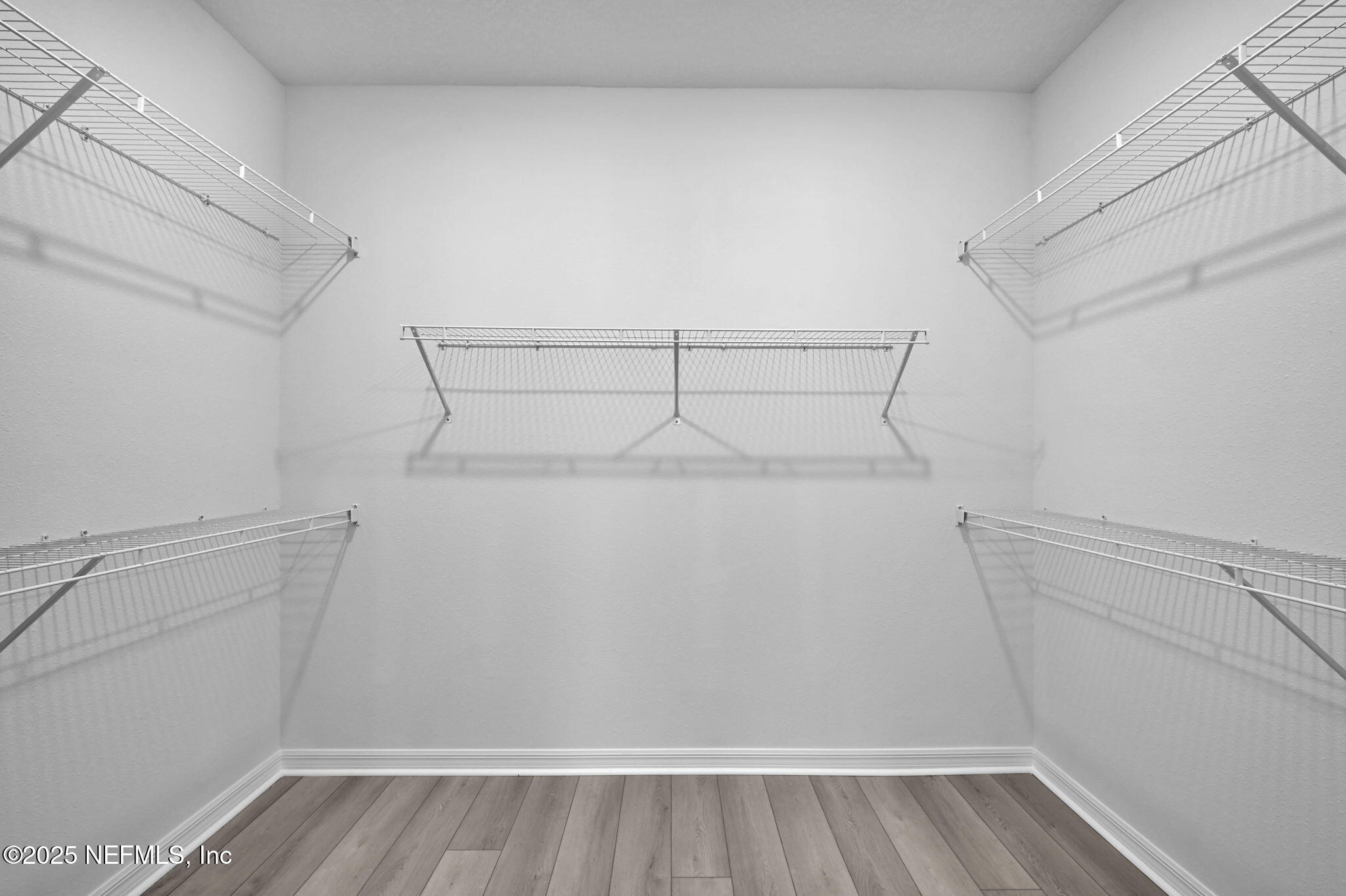 208 CURVED BAY Trail