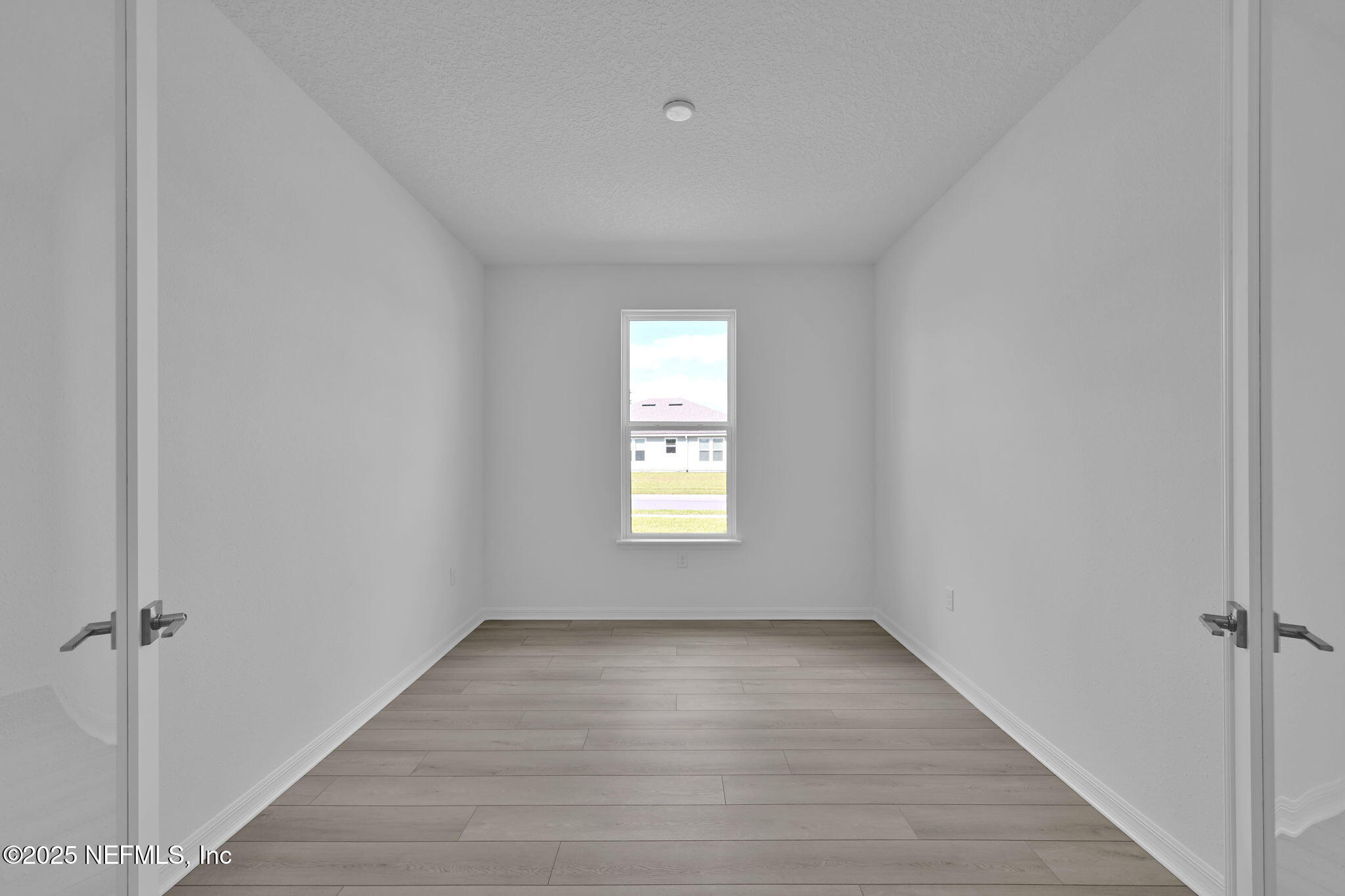 208 CURVED BAY Trail