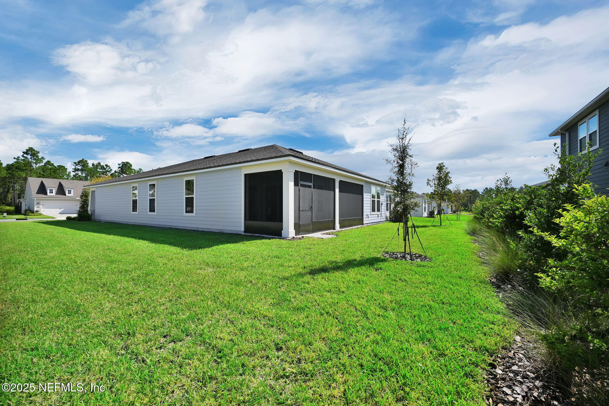 208 CURVED BAY Trail