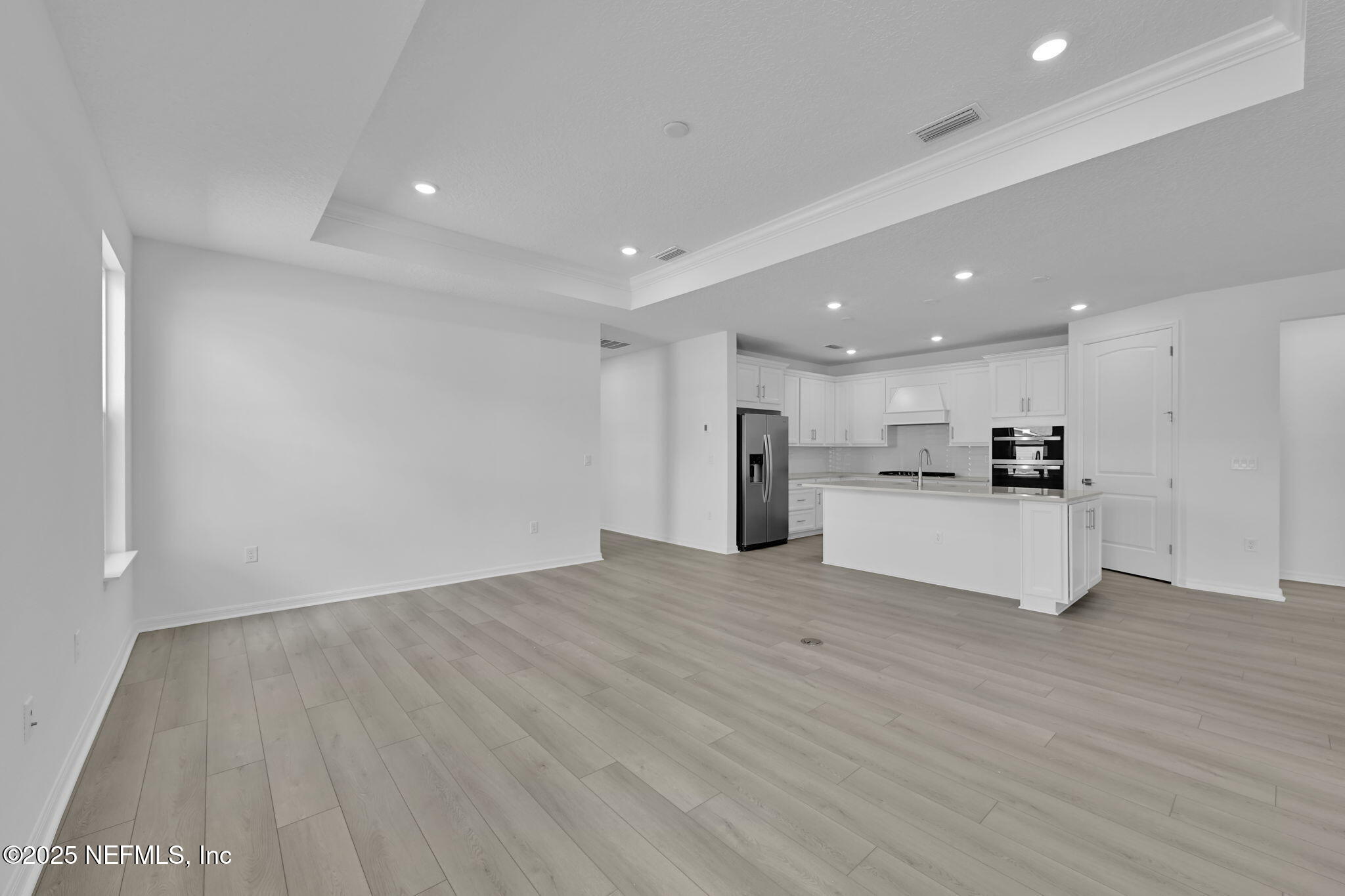 208 CURVED BAY Trail