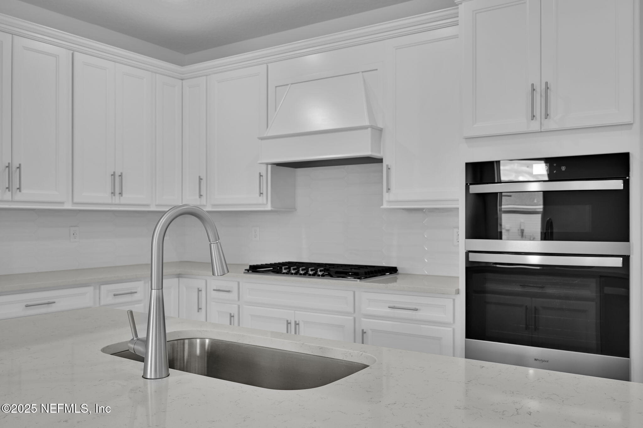 208 CURVED BAY Trail